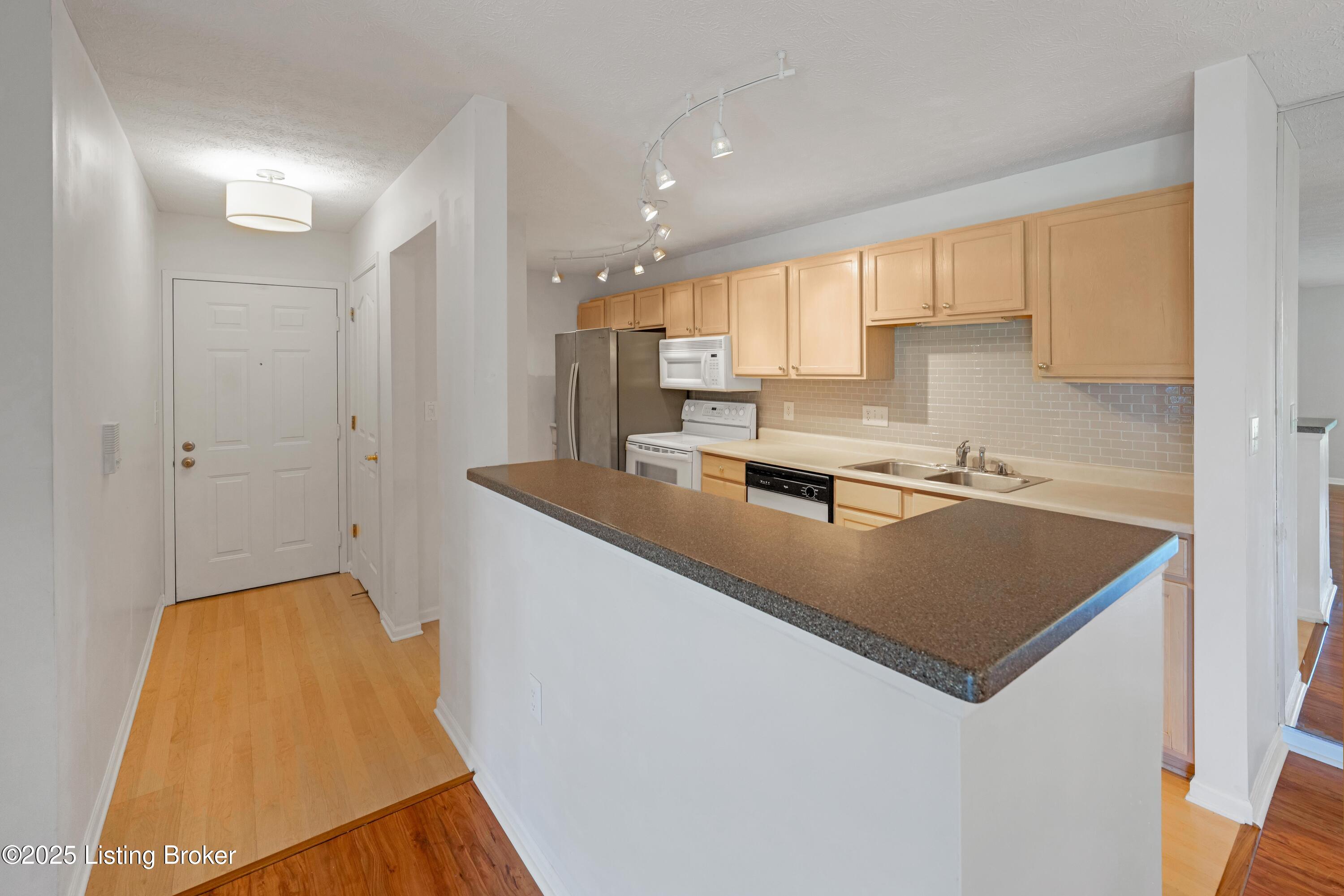 1304 Pickings Pl, 102