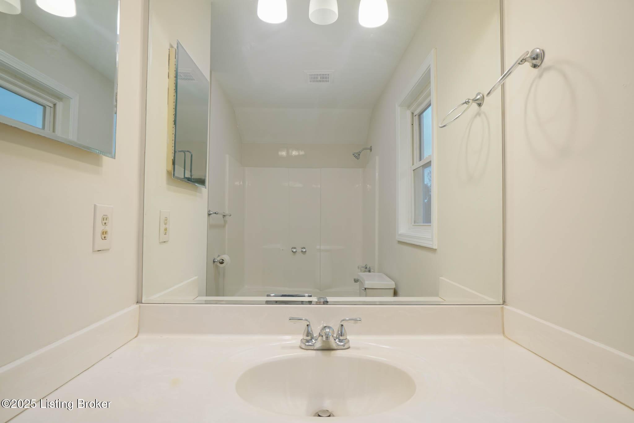 10509 Bay Pointe Ct, Louisville