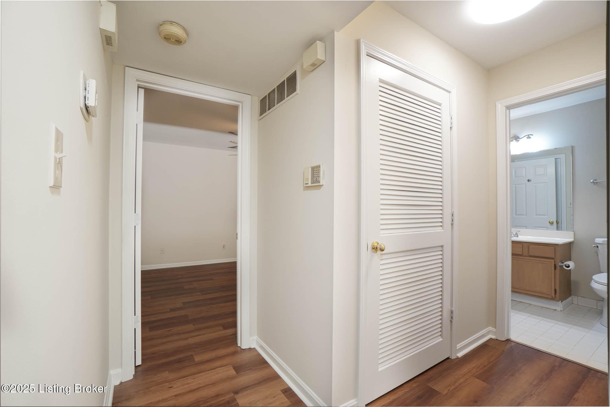 10509 Bay Pointe Ct, Louisville