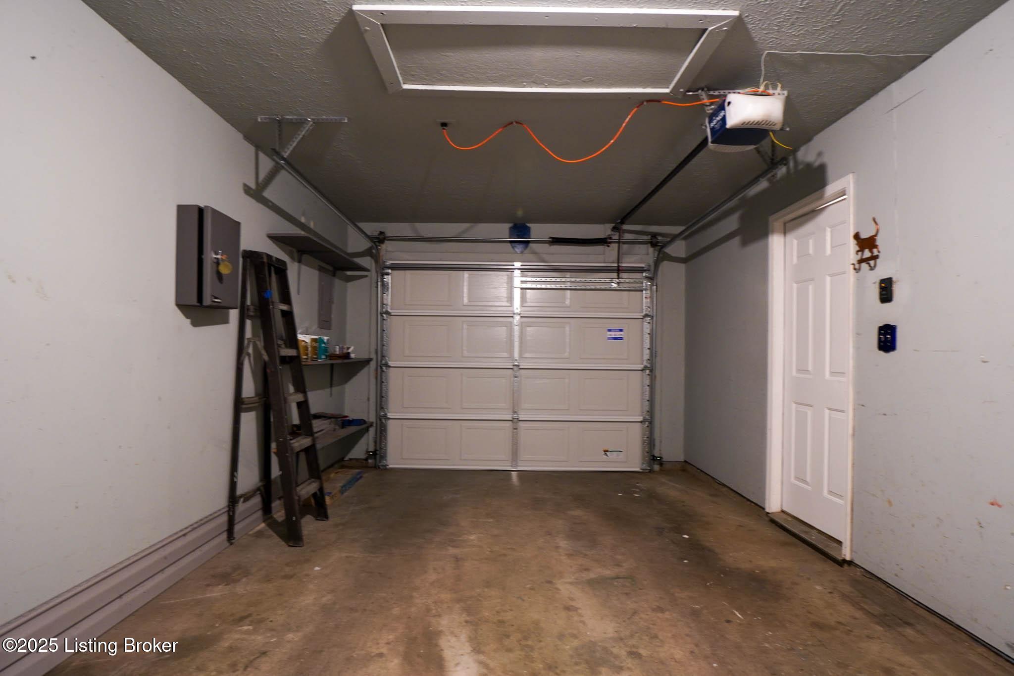 10509 Bay Pointe Ct, Louisville