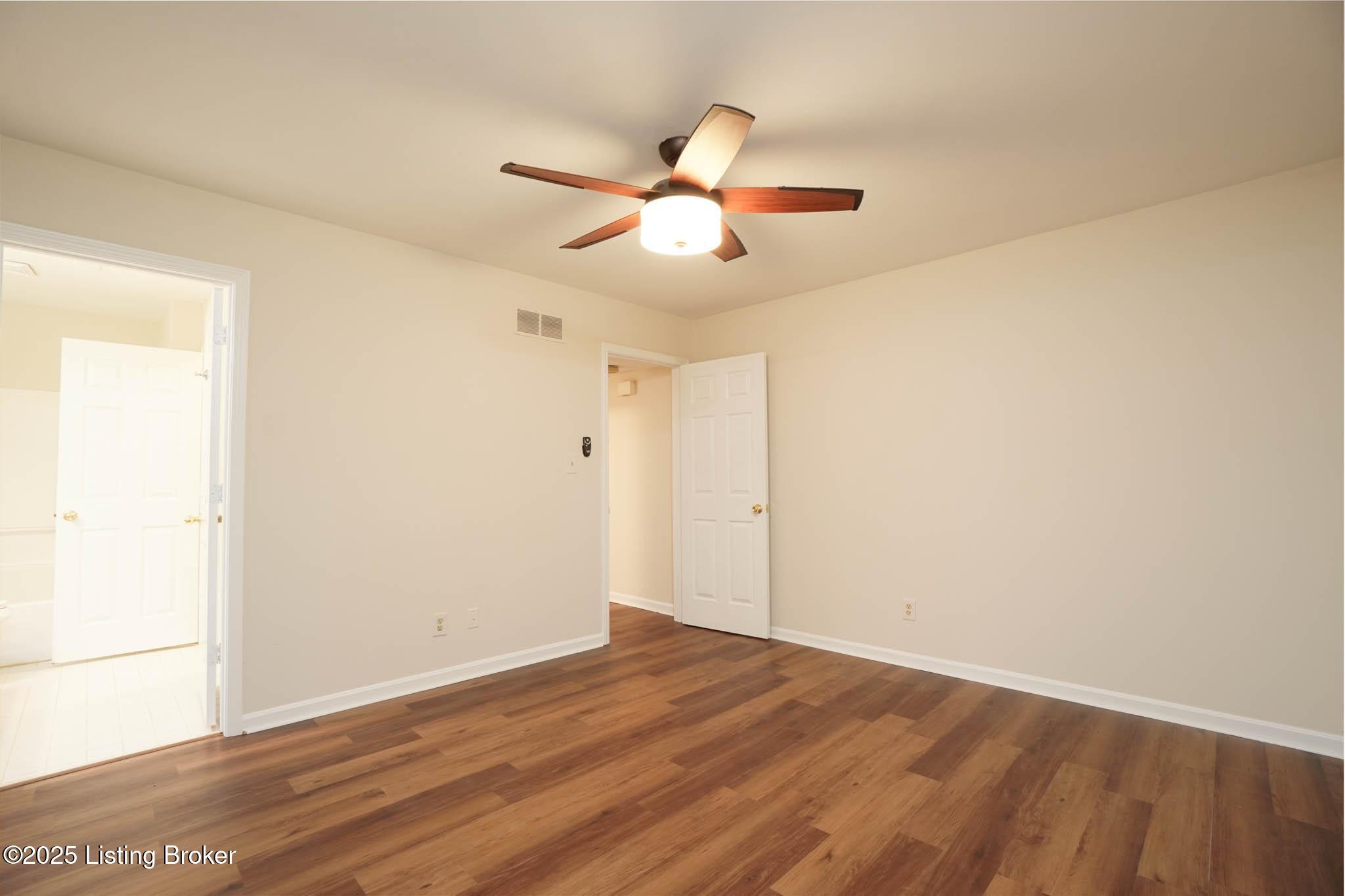 10509 Bay Pointe Ct, Louisville