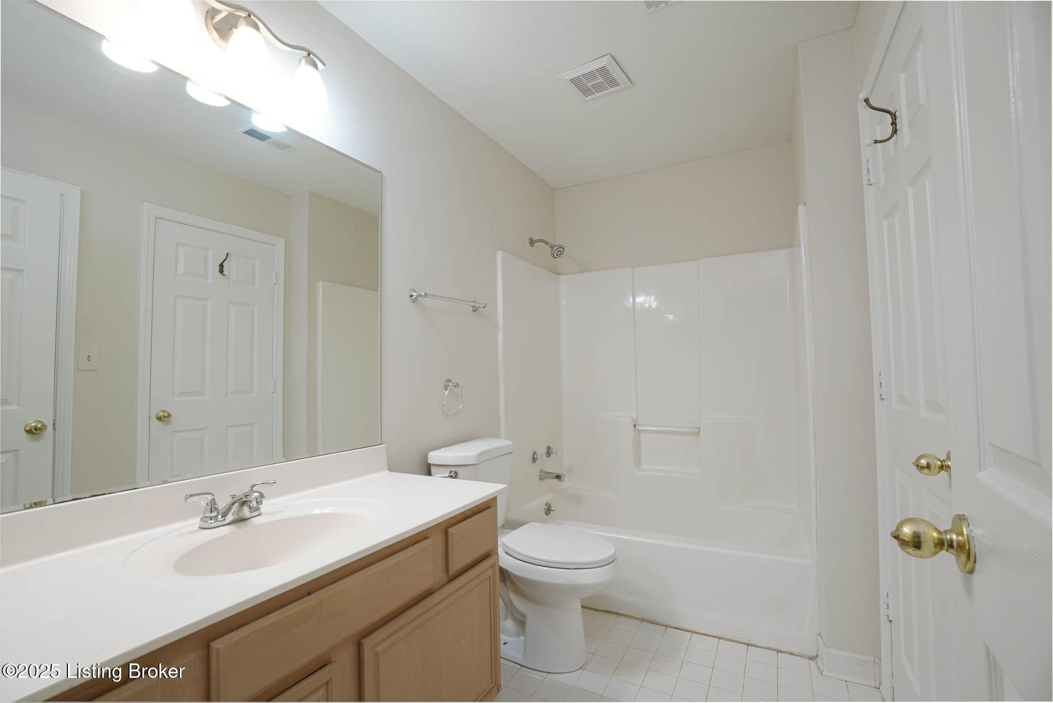 10509 Bay Pointe Ct, Louisville