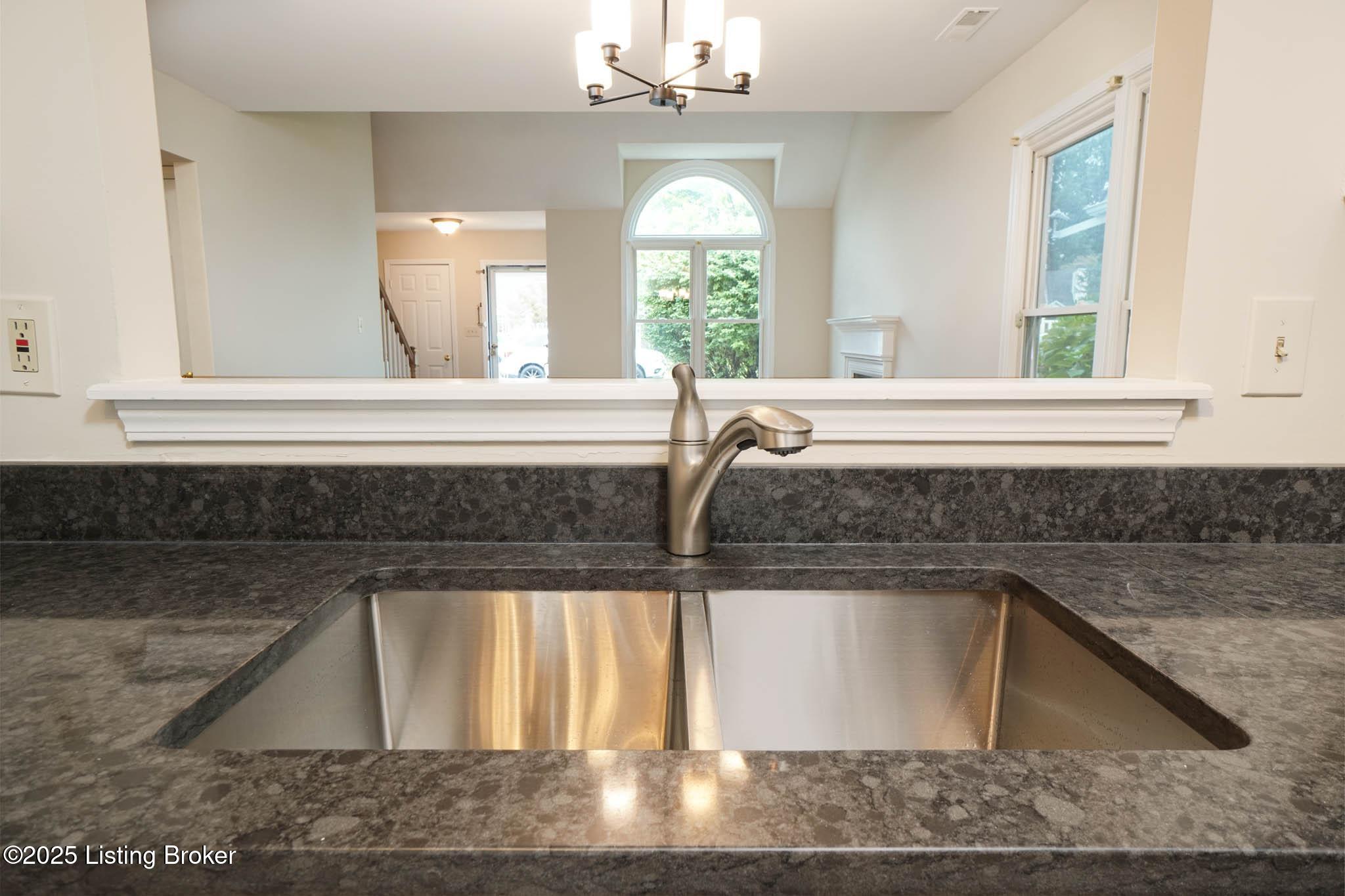 10509 Bay Pointe Ct, Louisville