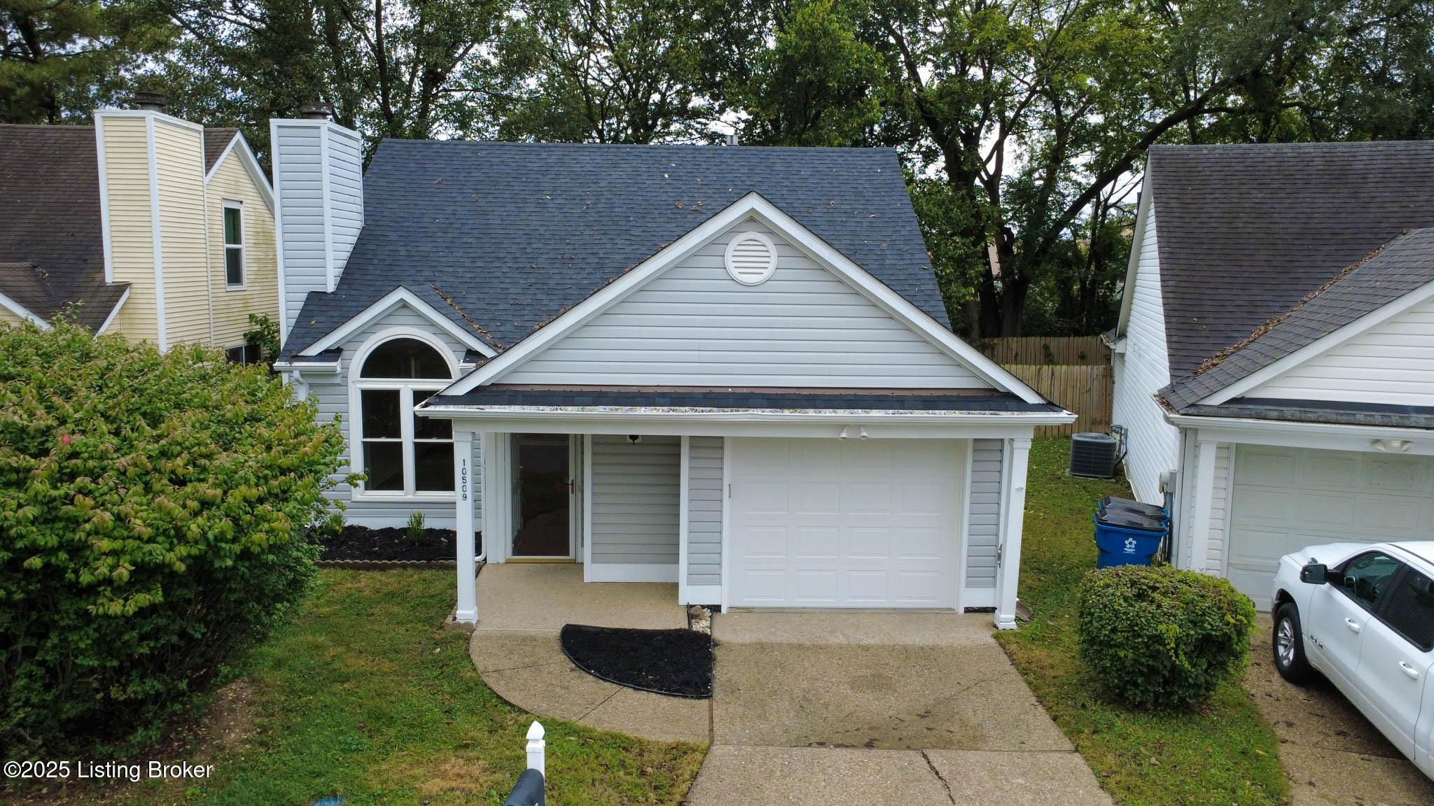 10509 Bay Pointe Ct, Louisville