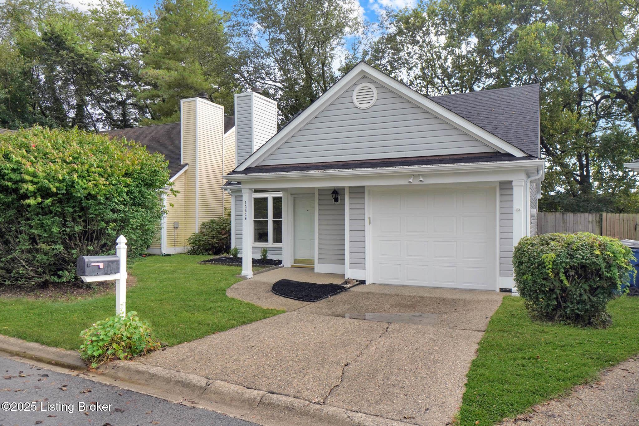 10509 Bay Pointe Ct, Louisville