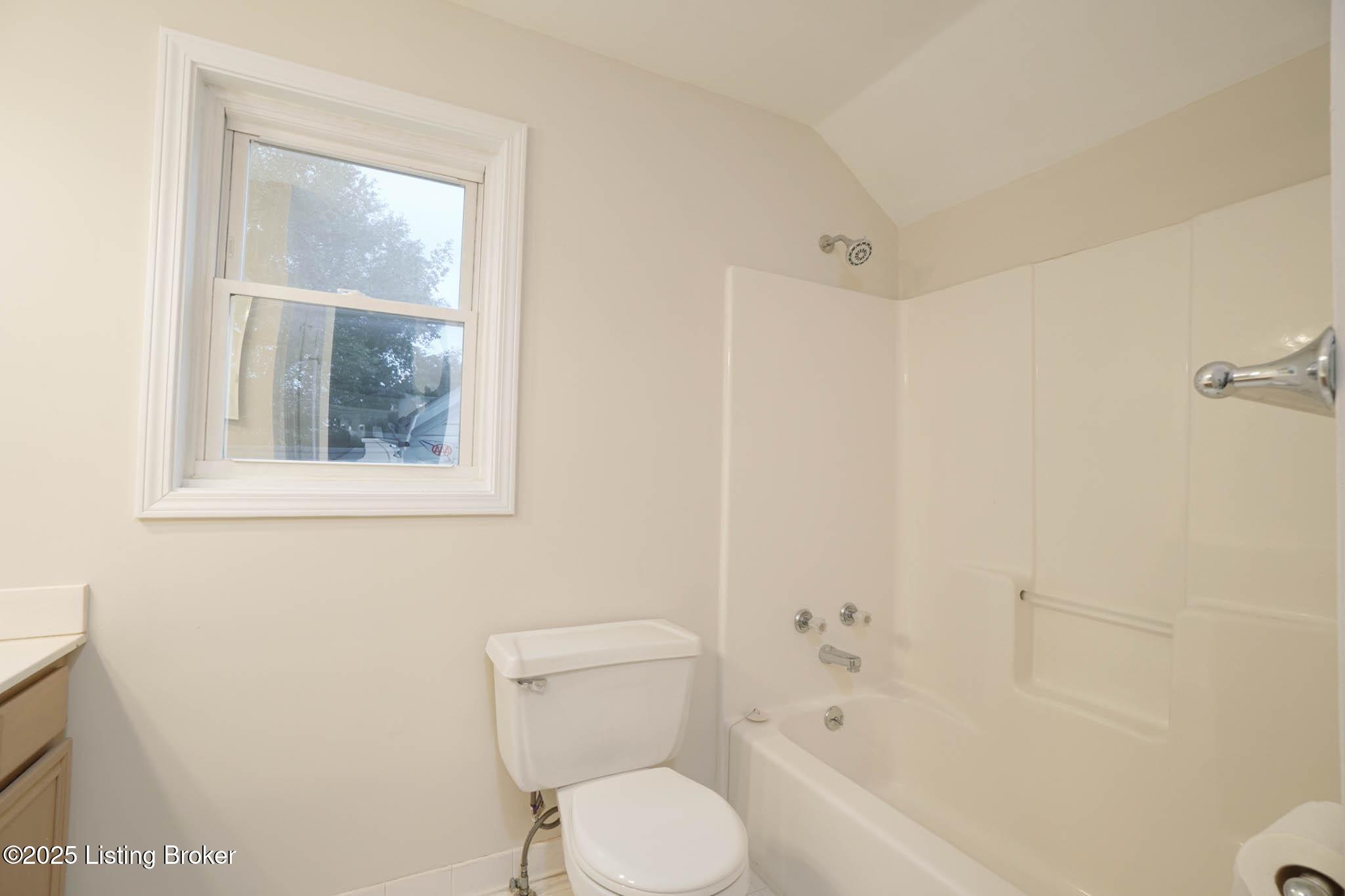 10509 Bay Pointe Ct, Louisville