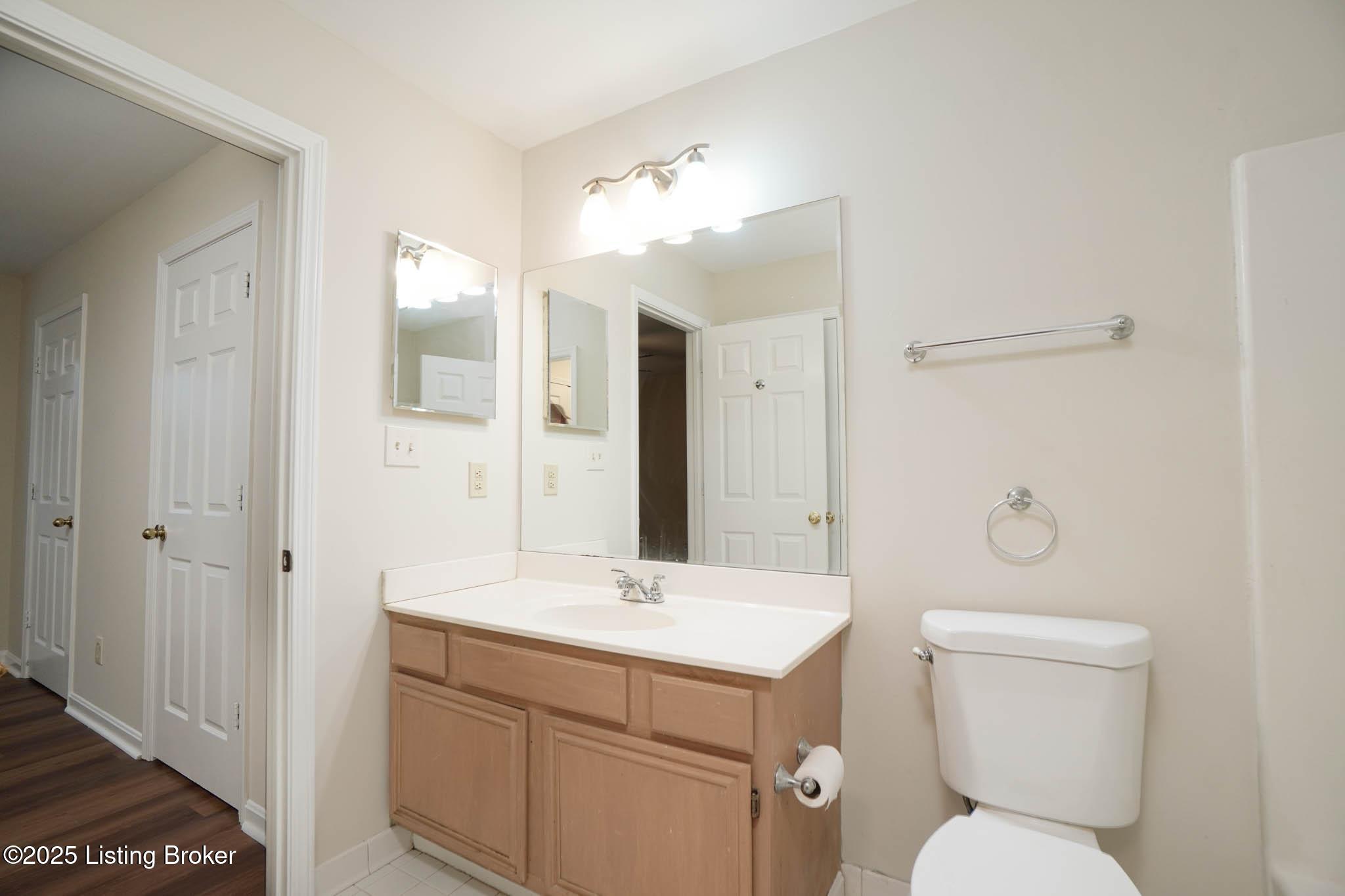 10509 Bay Pointe Ct, Louisville