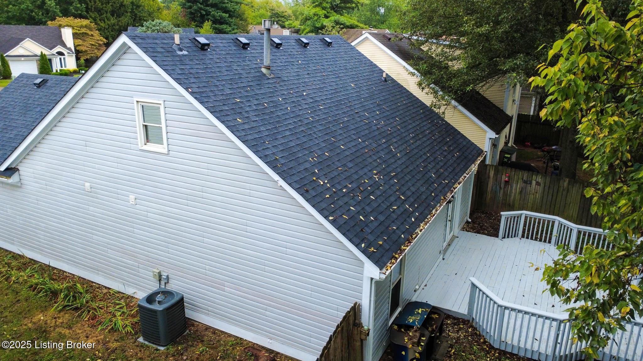 10509 Bay Pointe Ct, Louisville