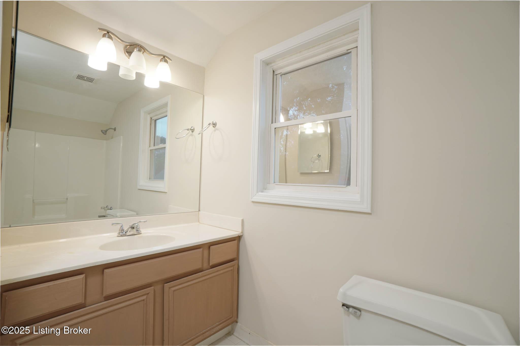 10509 Bay Pointe Ct, Louisville