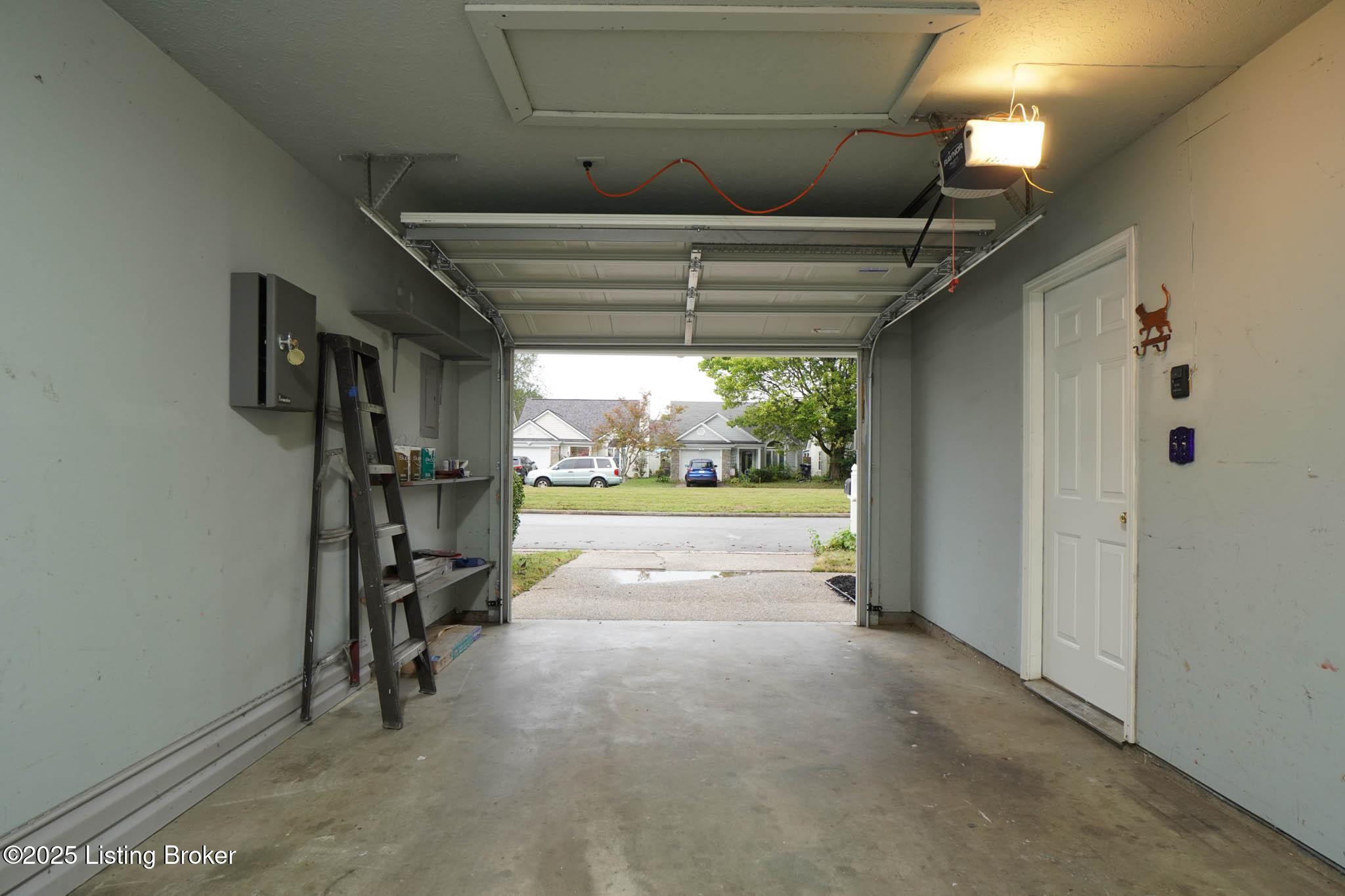 10509 Bay Pointe Ct, Louisville