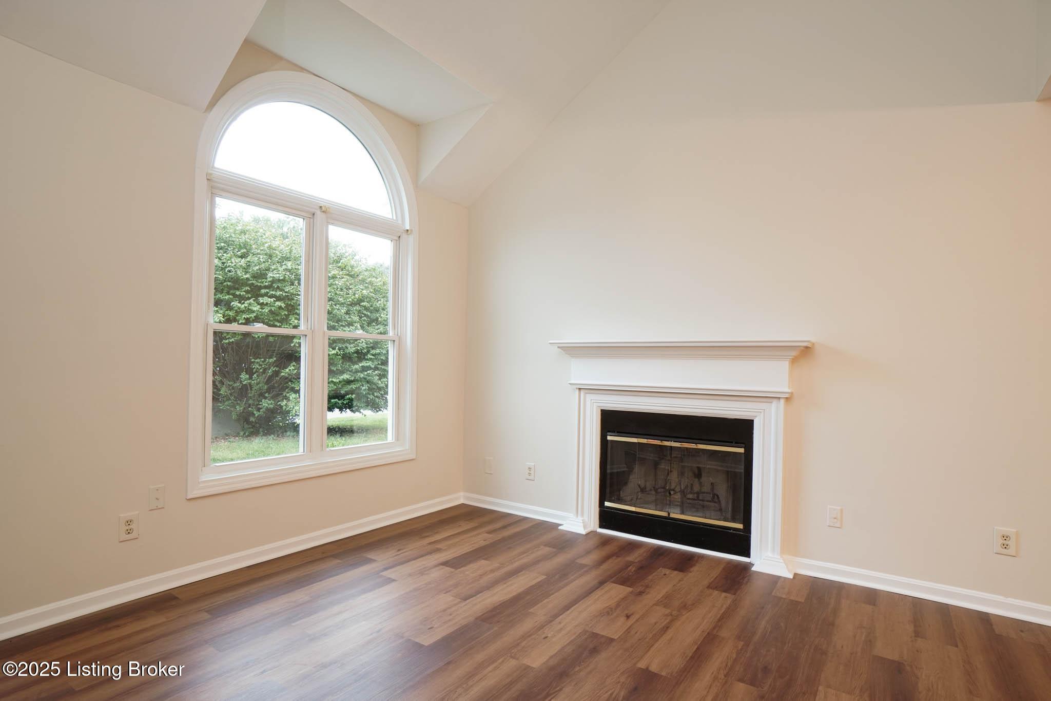 10509 Bay Pointe Ct, Louisville