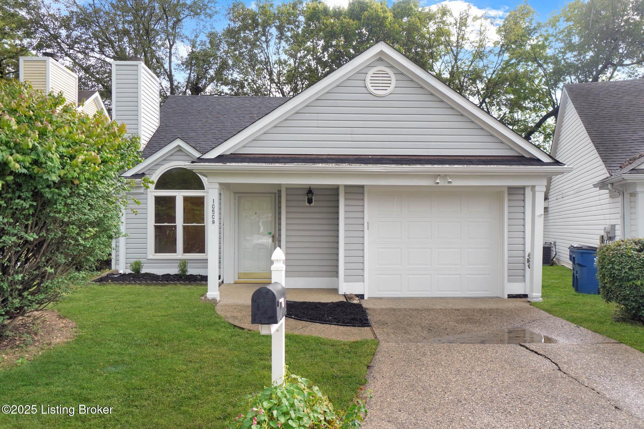 10509 Bay Pointe Ct, Louisville
