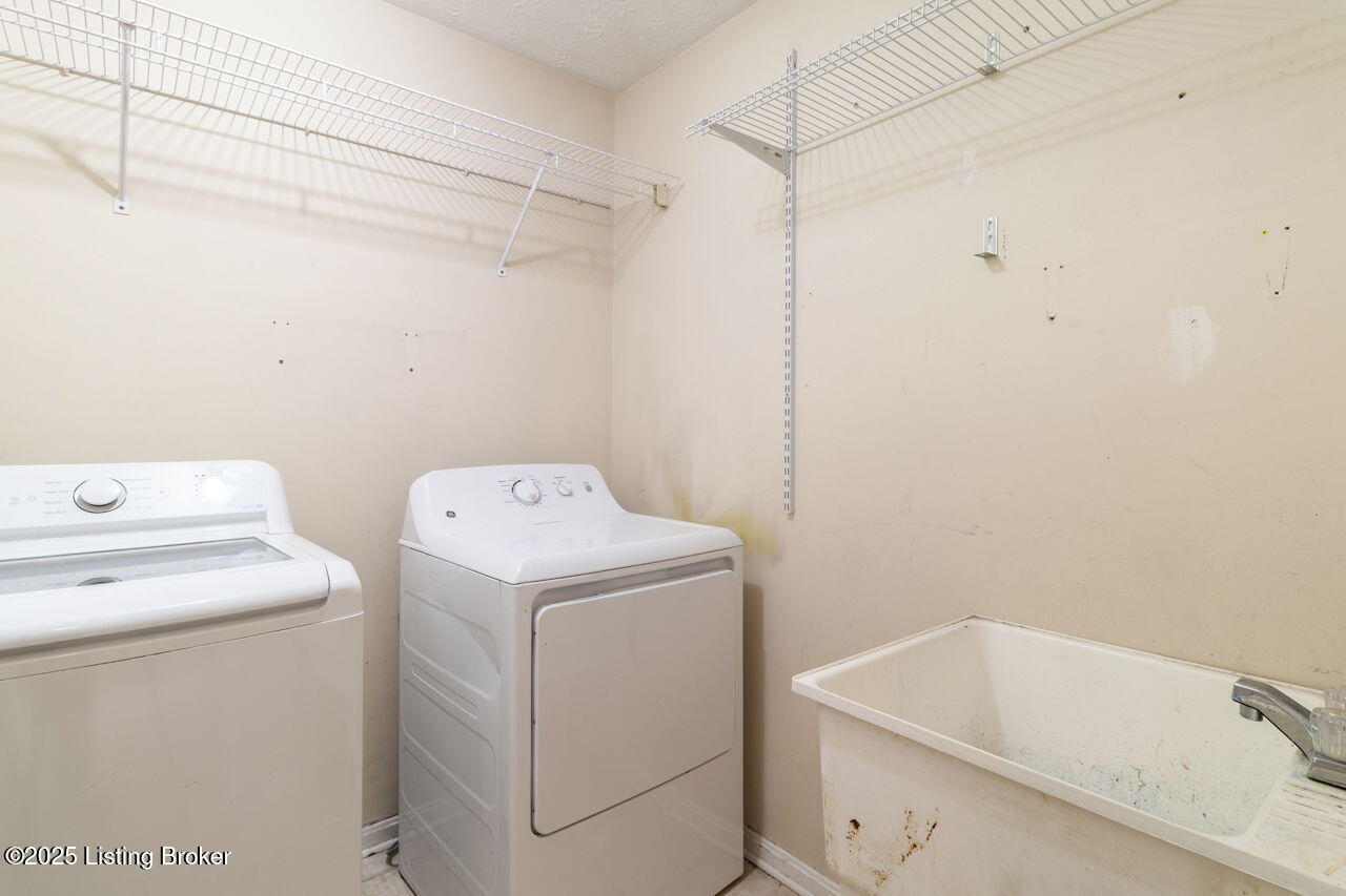 3815 Willowview Blvd