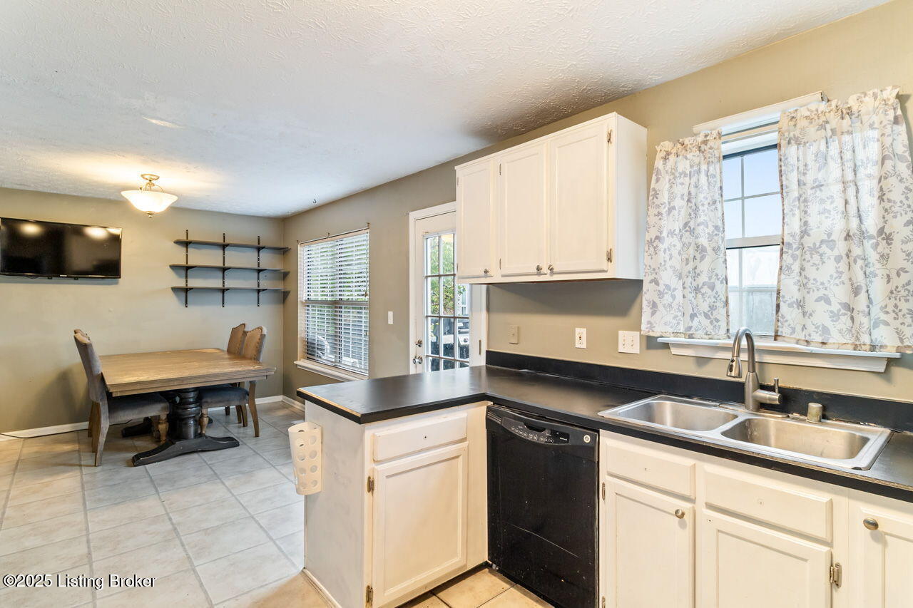 3815 Willowview Blvd