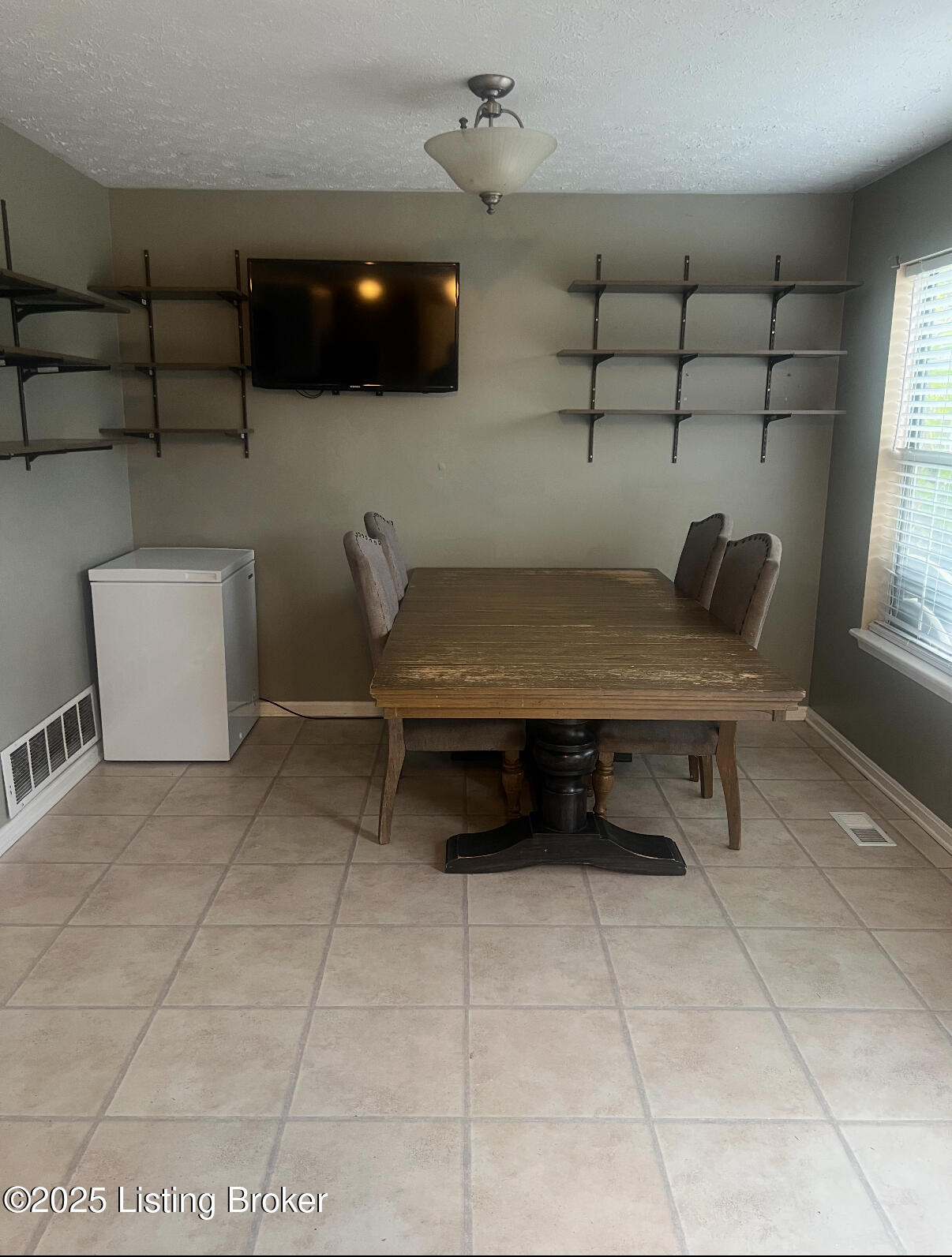 3815 Willowview Blvd