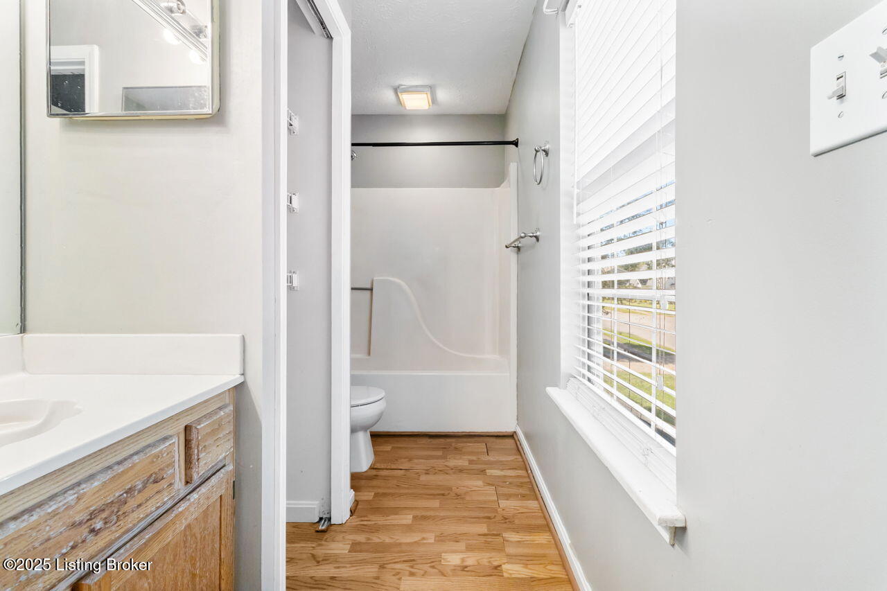 3815 Willowview Blvd