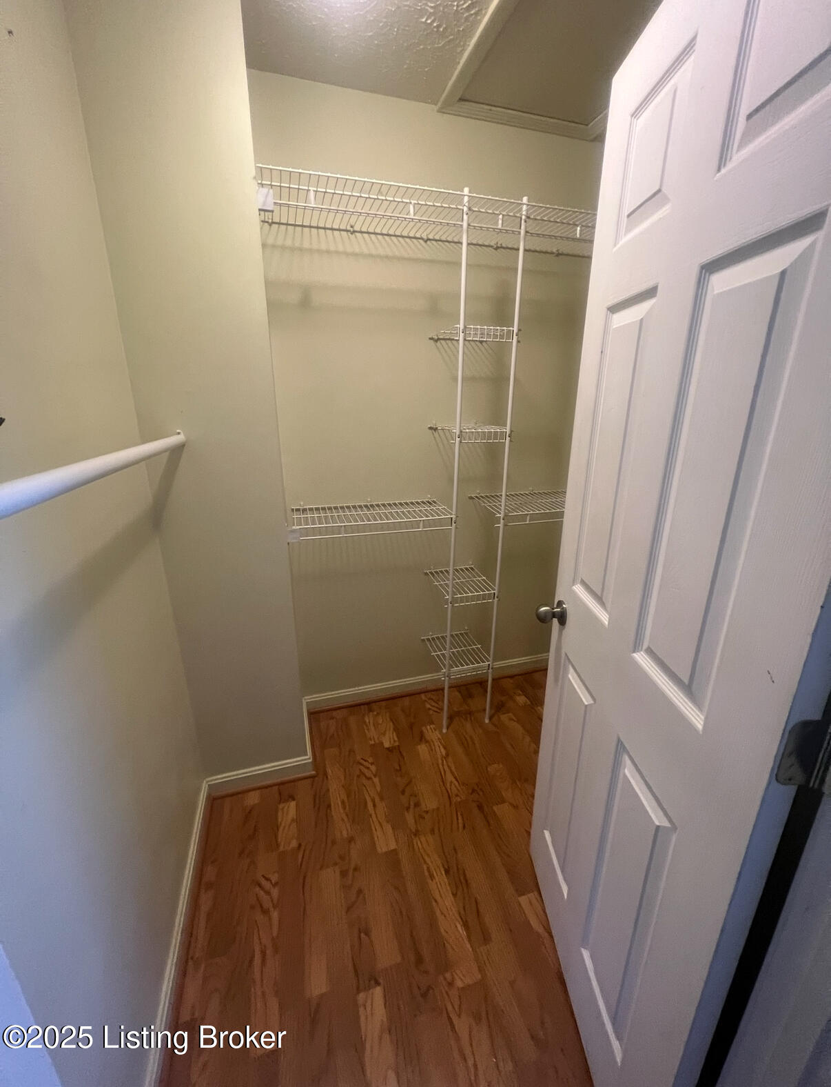 3815 Willowview Blvd