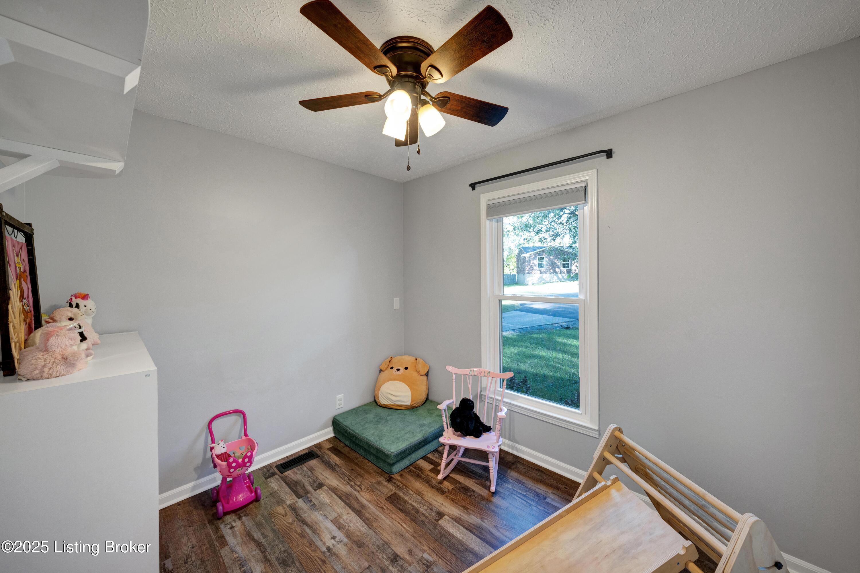 4416 Wendy Hills Dr, Crestwood