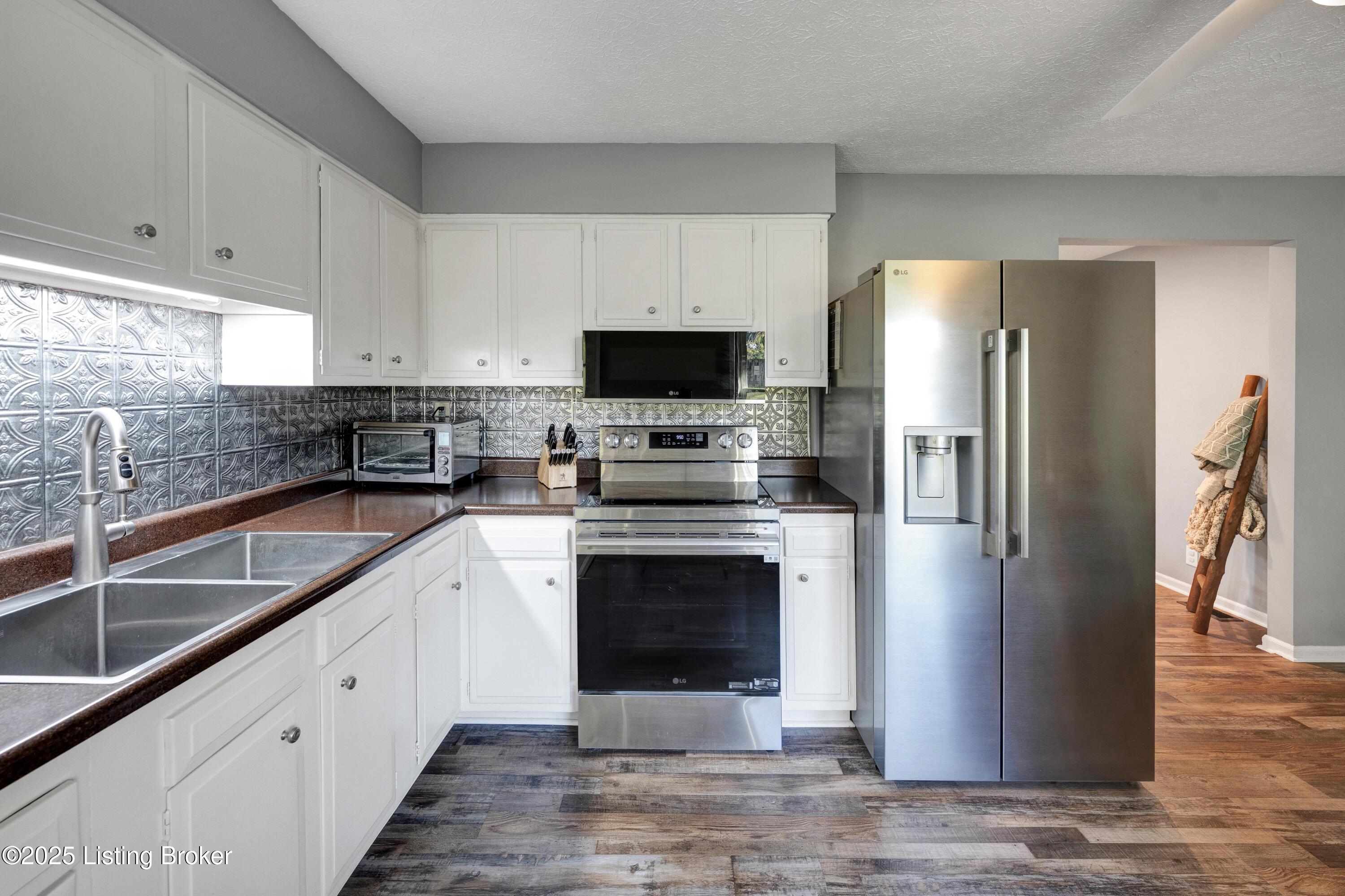 4416 Wendy Hills Dr, Crestwood
