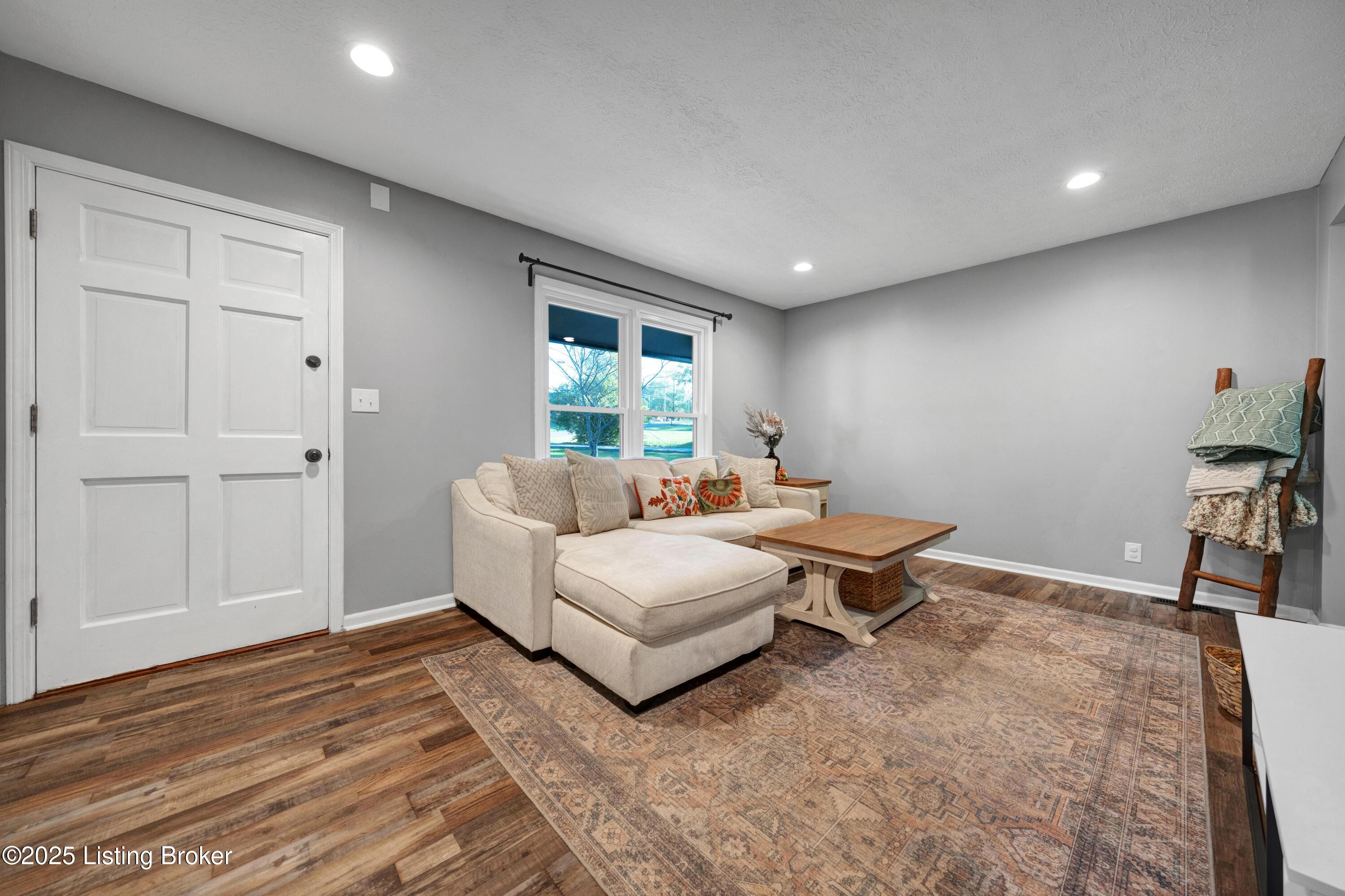 4416 Wendy Hills Dr, Crestwood