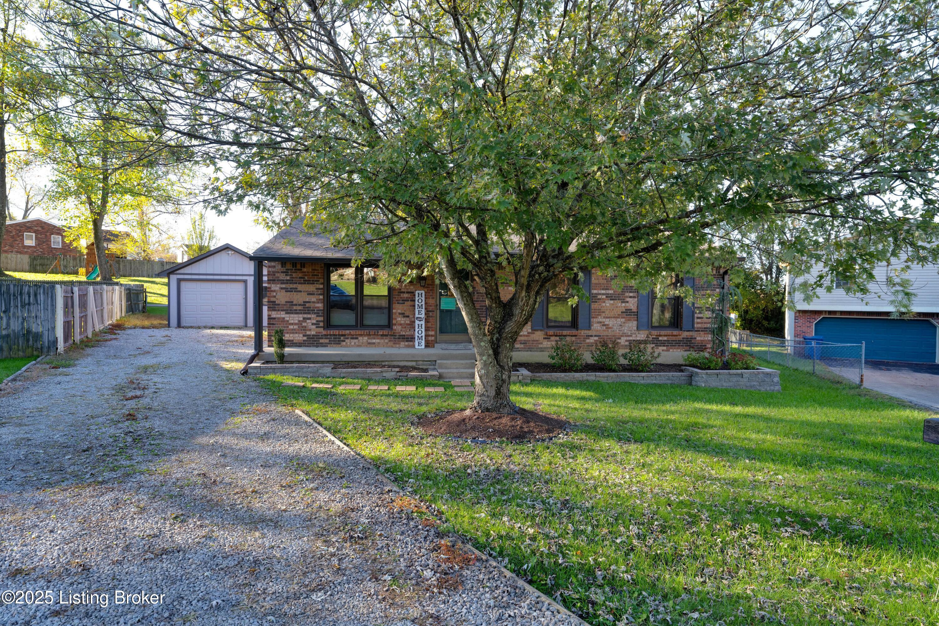4416 Wendy Hills Dr, Crestwood