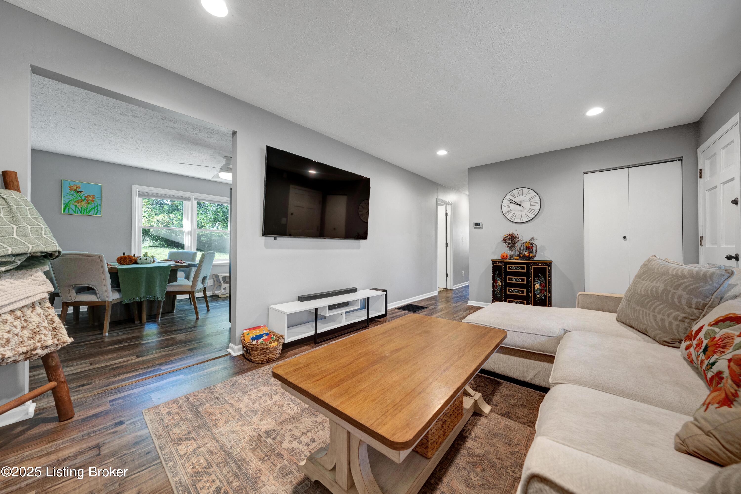 4416 Wendy Hills Dr, Crestwood