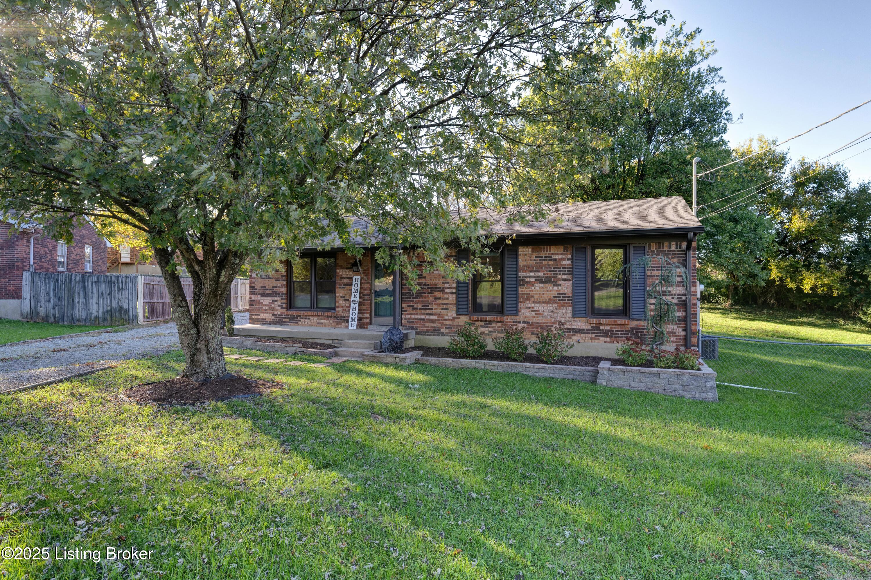 4416 Wendy Hills Dr, Crestwood