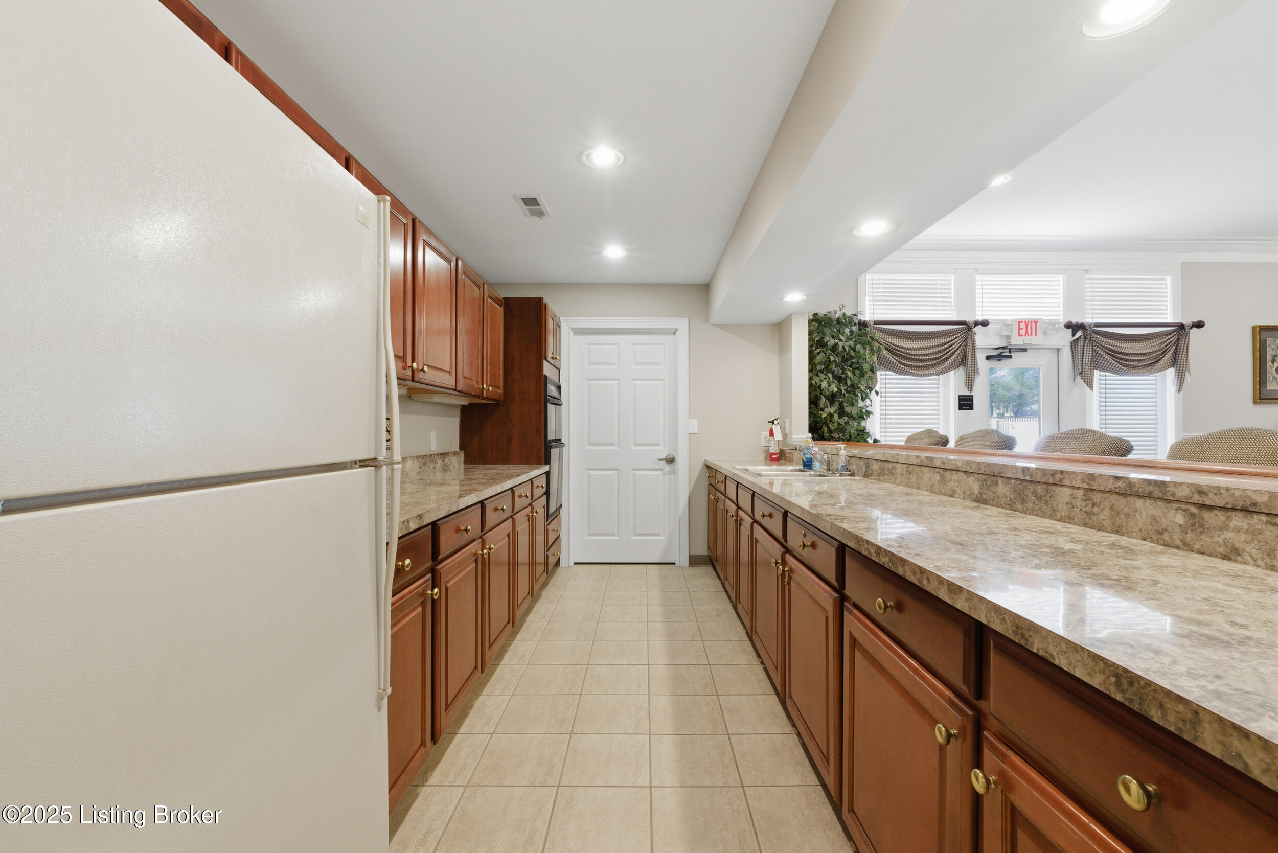 1100 Swan Pointe Blvd