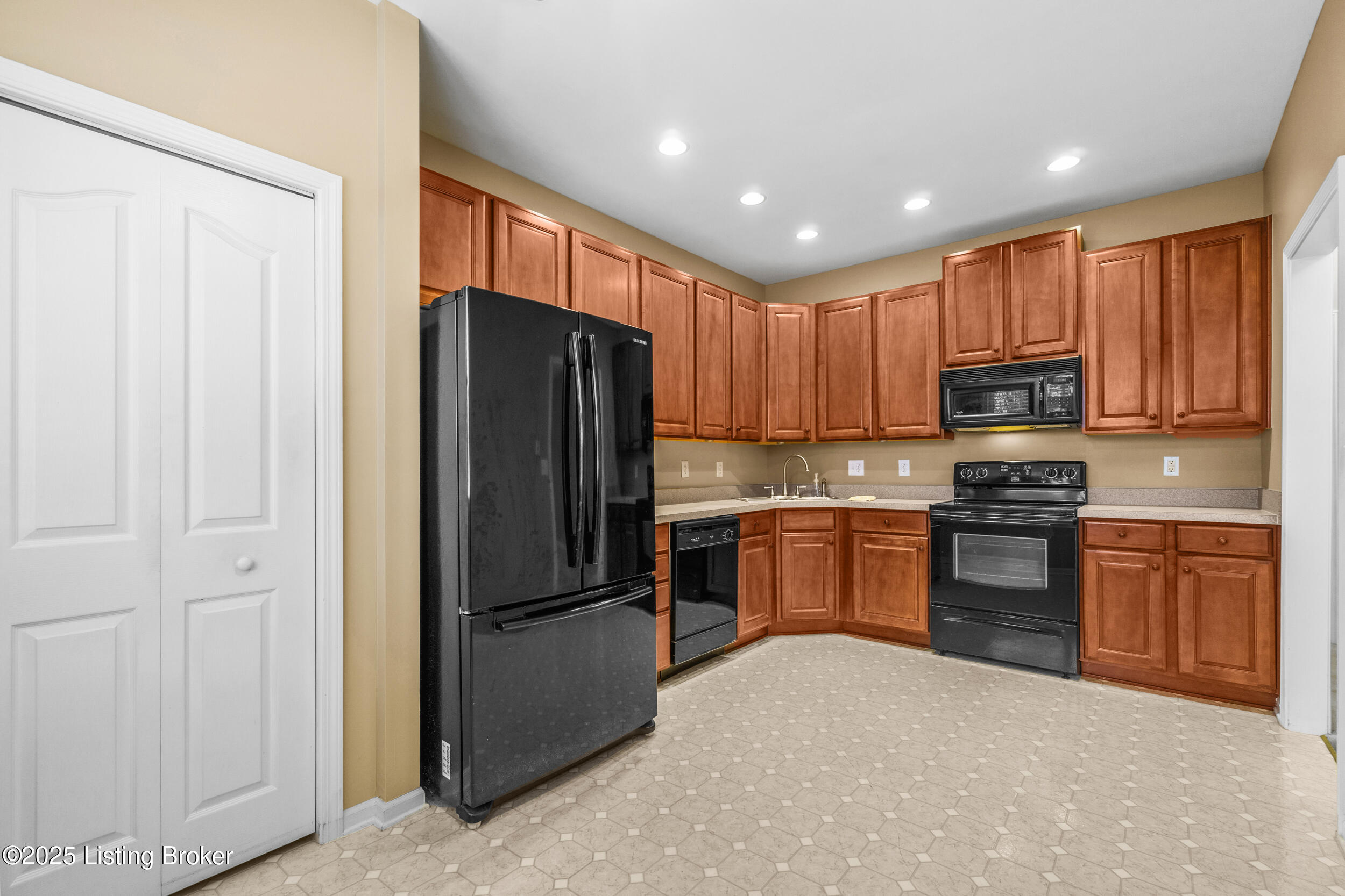 1100 Swan Pointe Blvd