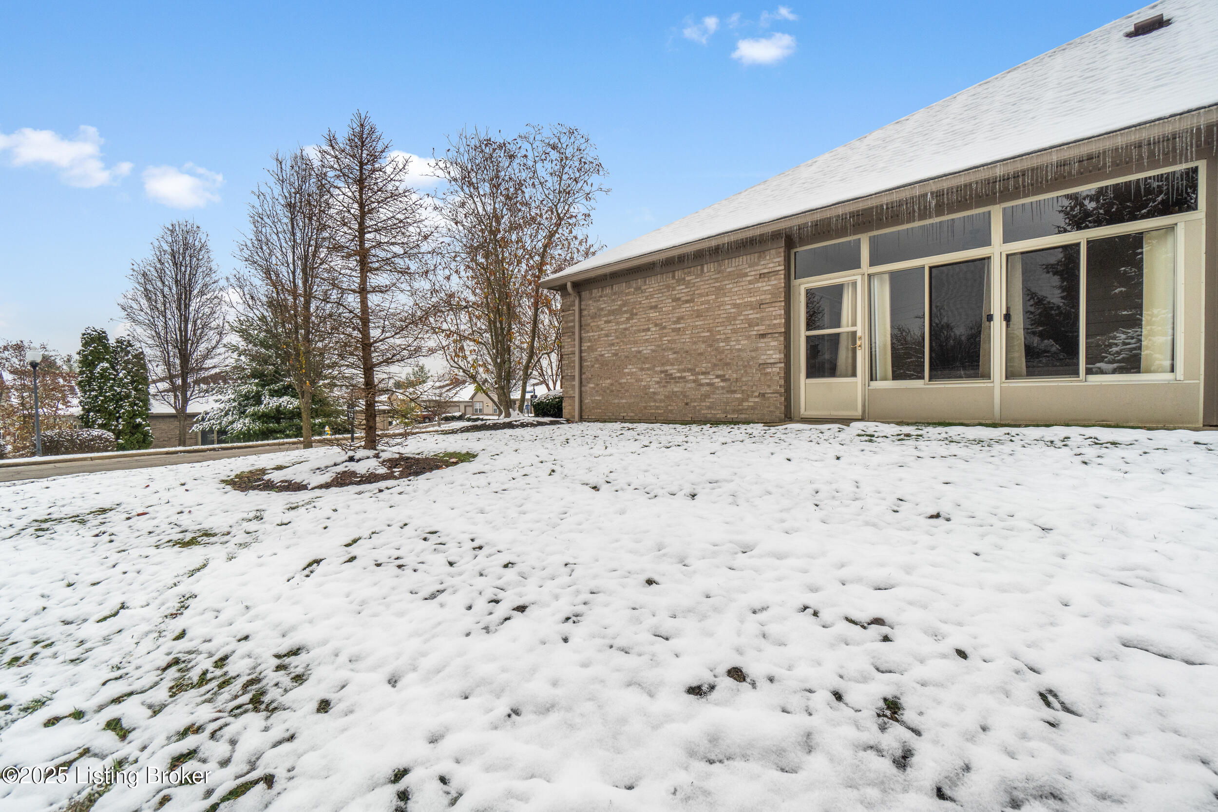 1100 Swan Pointe Blvd