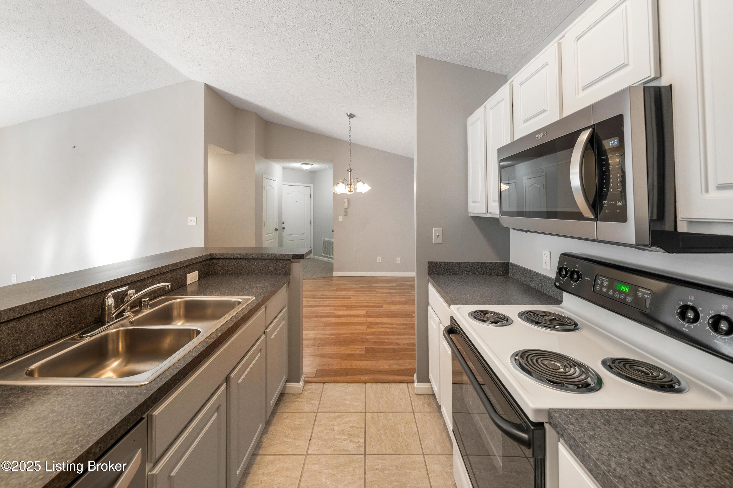 9206 Hawthorne Pointe Dr UNIT 202