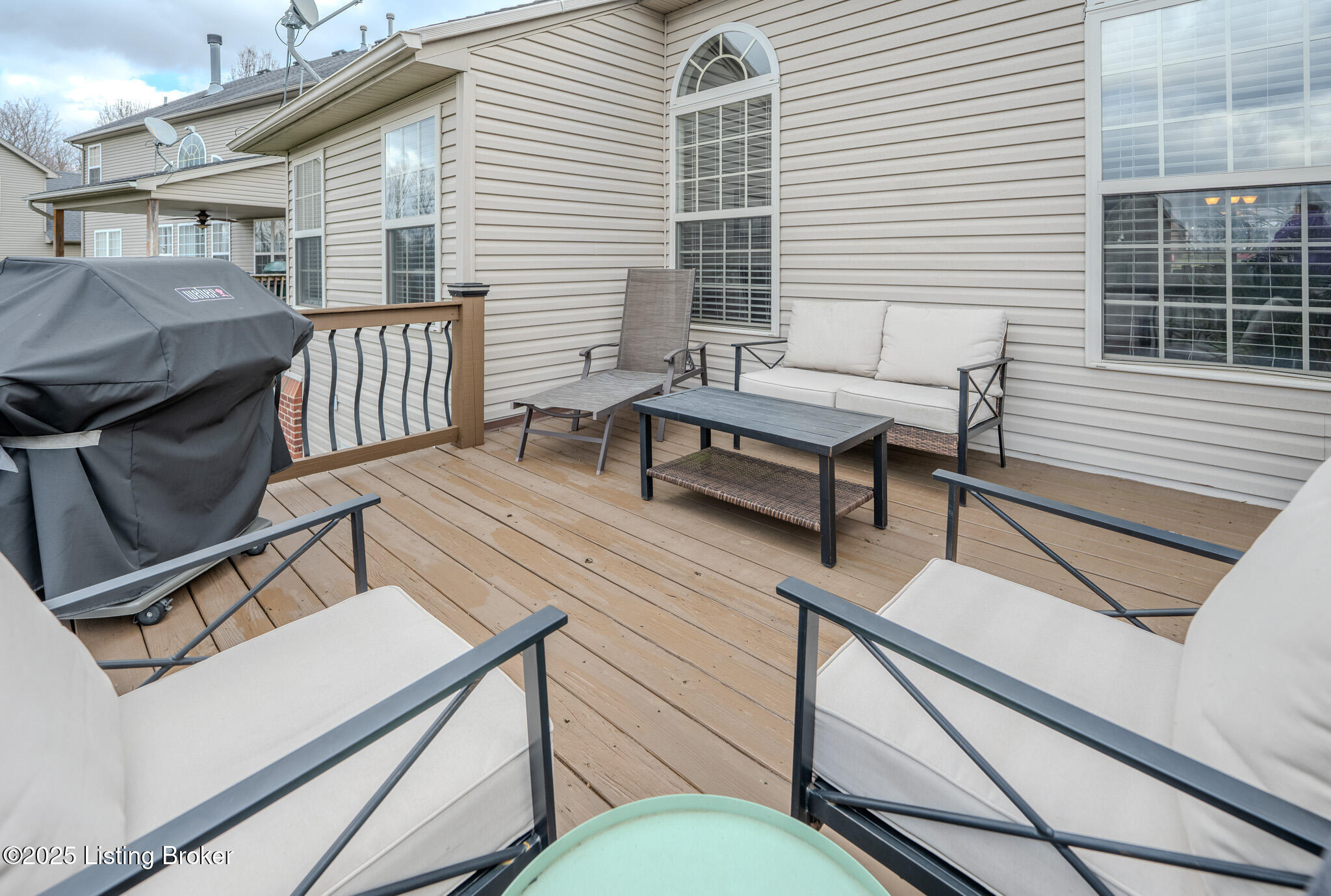 8017 Williamsgate Cir