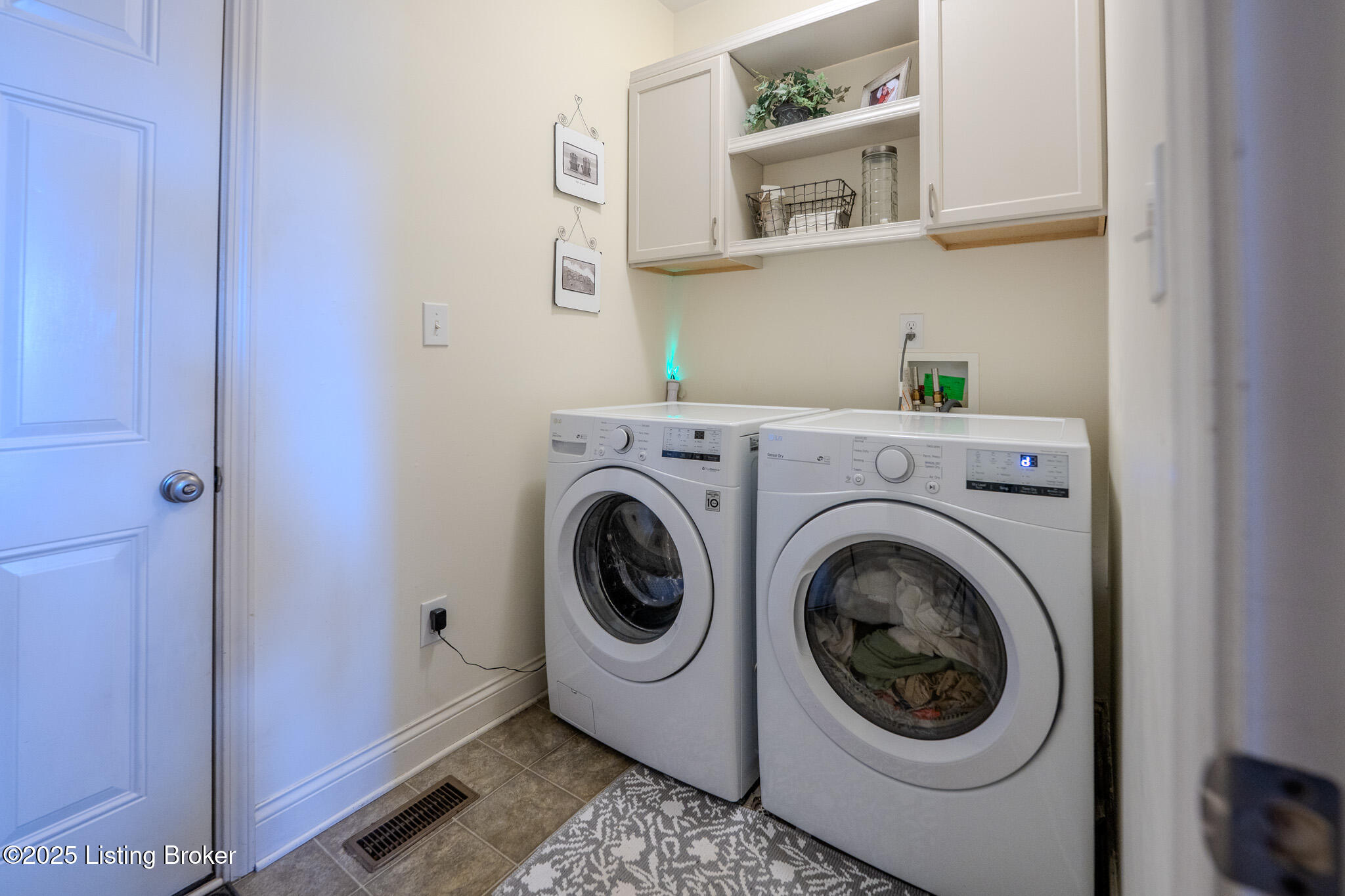 8017 Williamsgate Cir