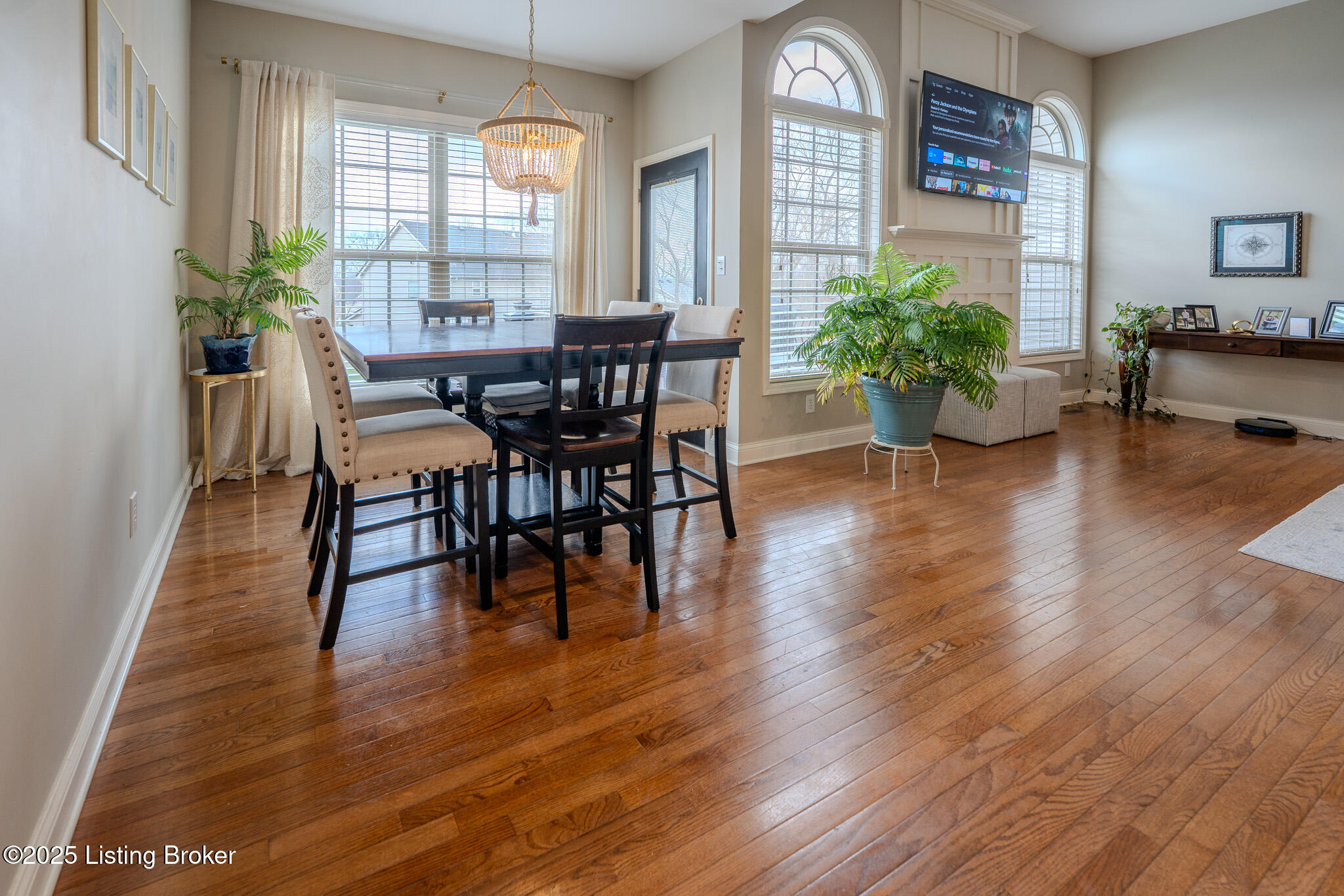 8017 Williamsgate Cir