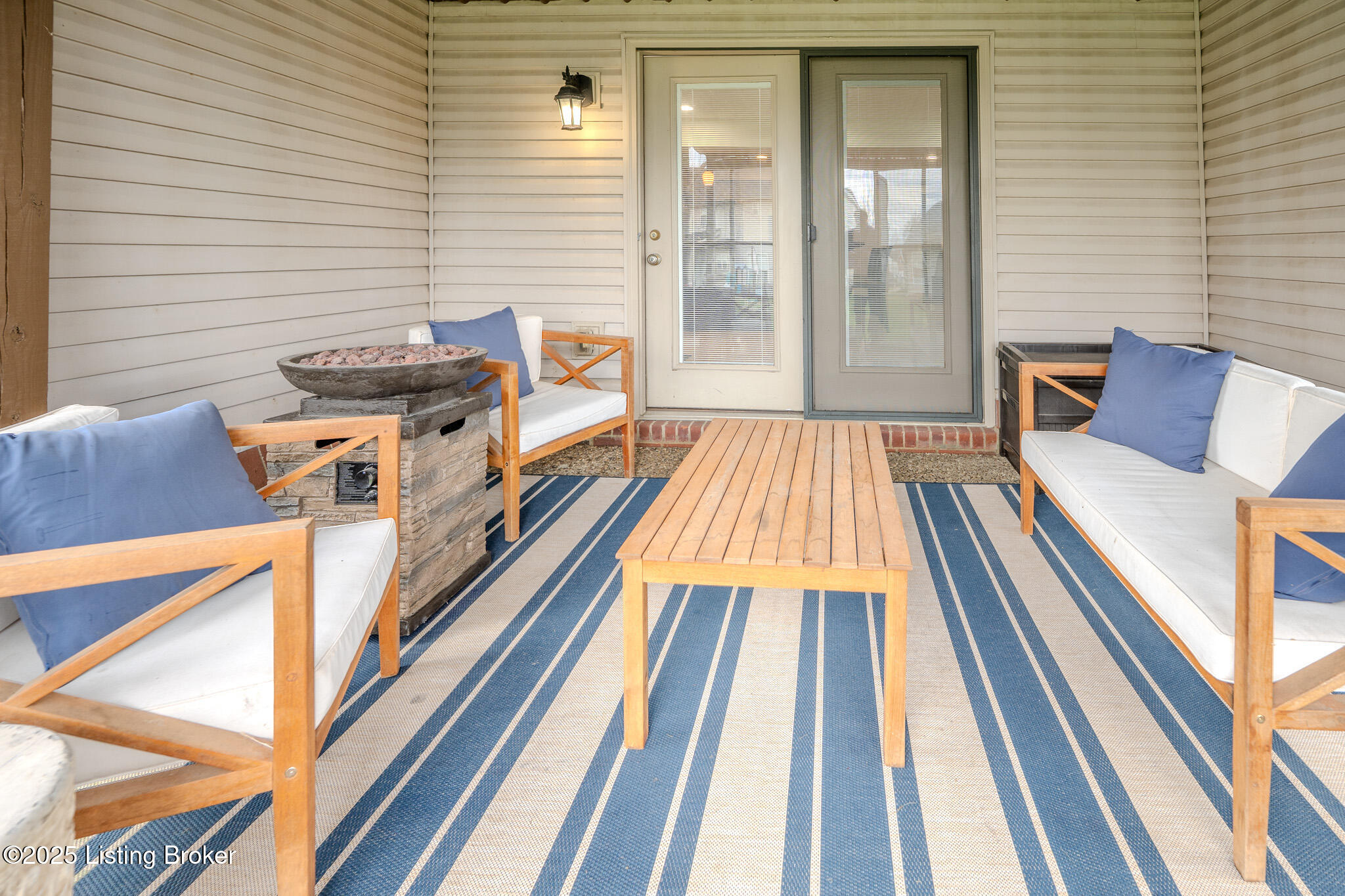 8017 Williamsgate Cir