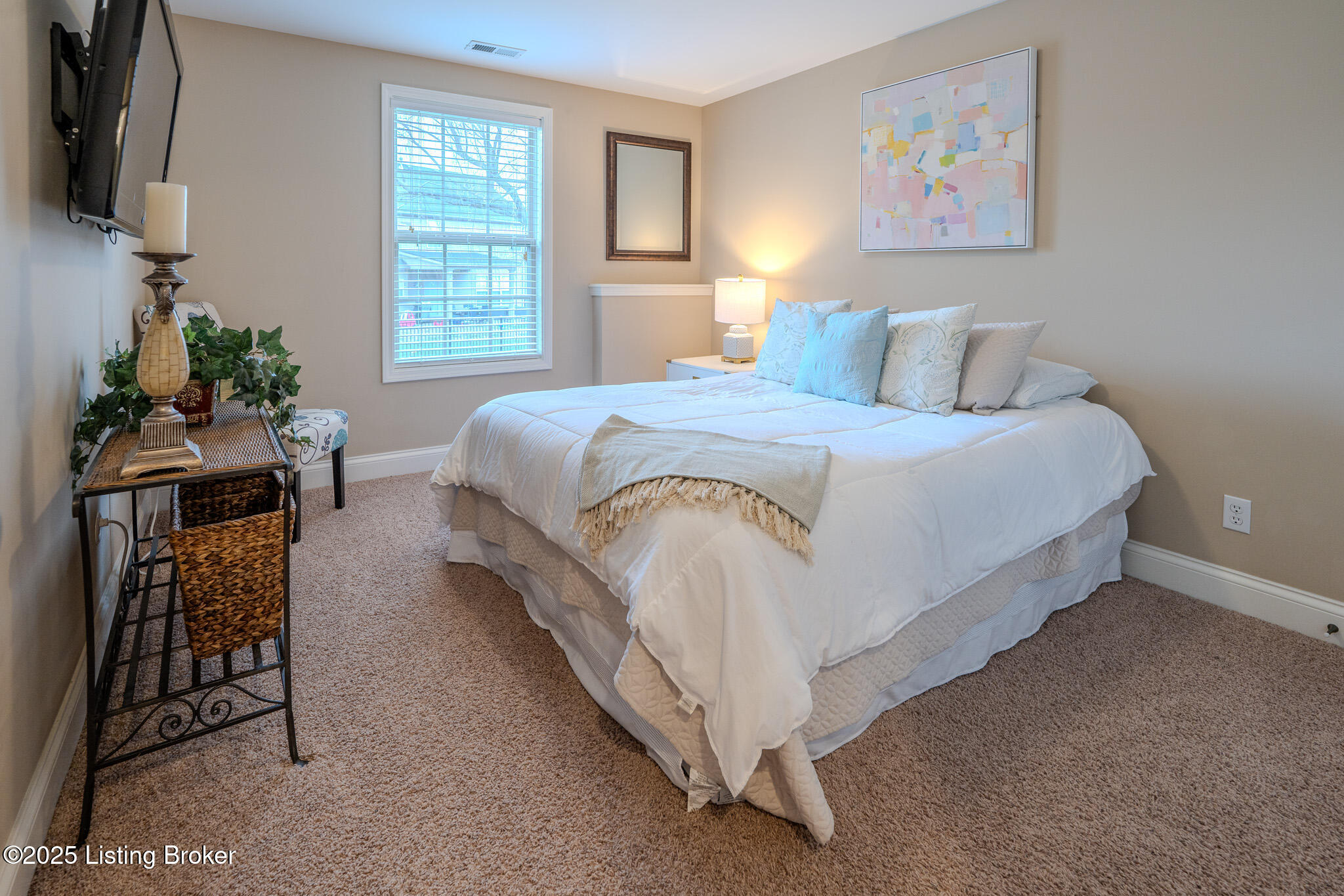 8017 Williamsgate Cir