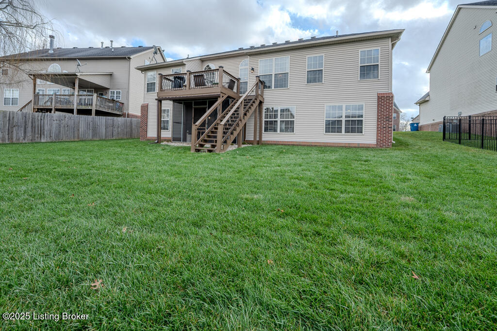 8017 Williamsgate Cir