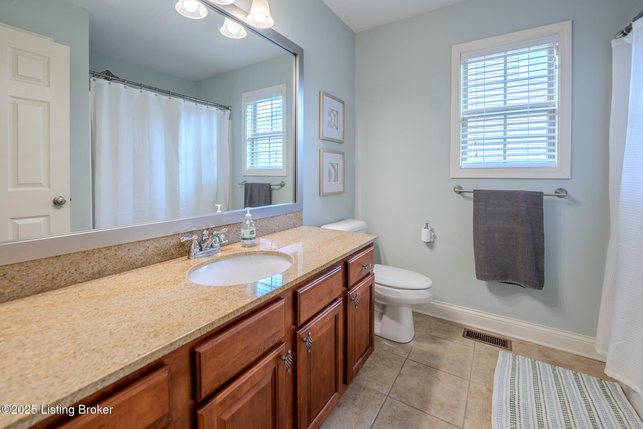 8017 Williamsgate Cir