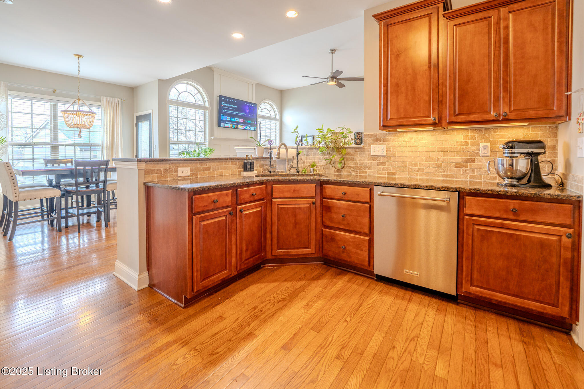 8017 Williamsgate Cir