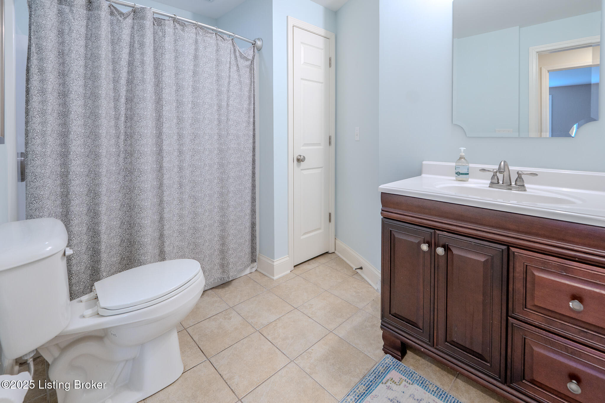 8017 Williamsgate Cir