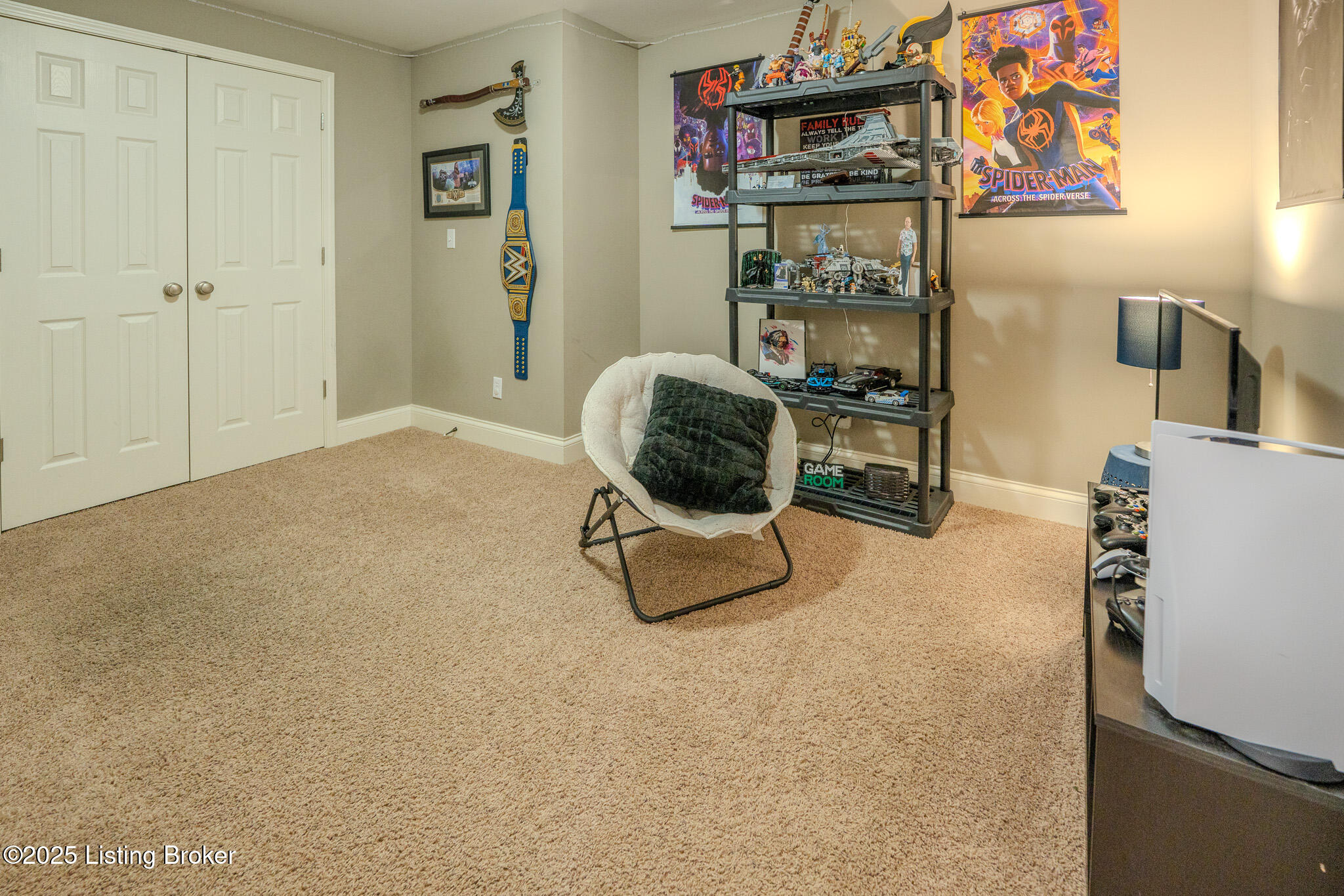 8017 Williamsgate Cir