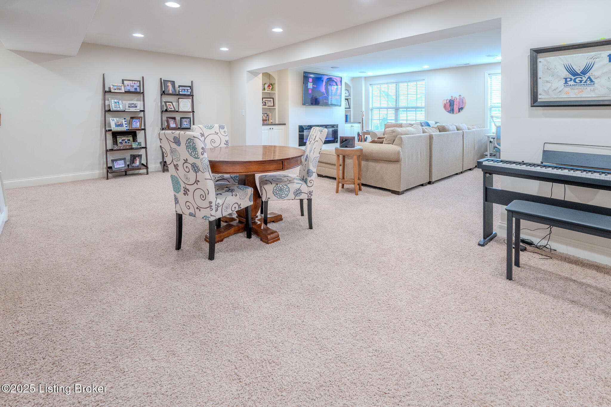 8017 Williamsgate Cir