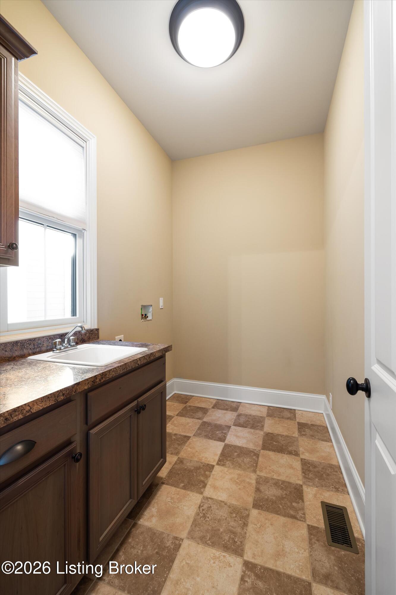 9412 Harlequin St