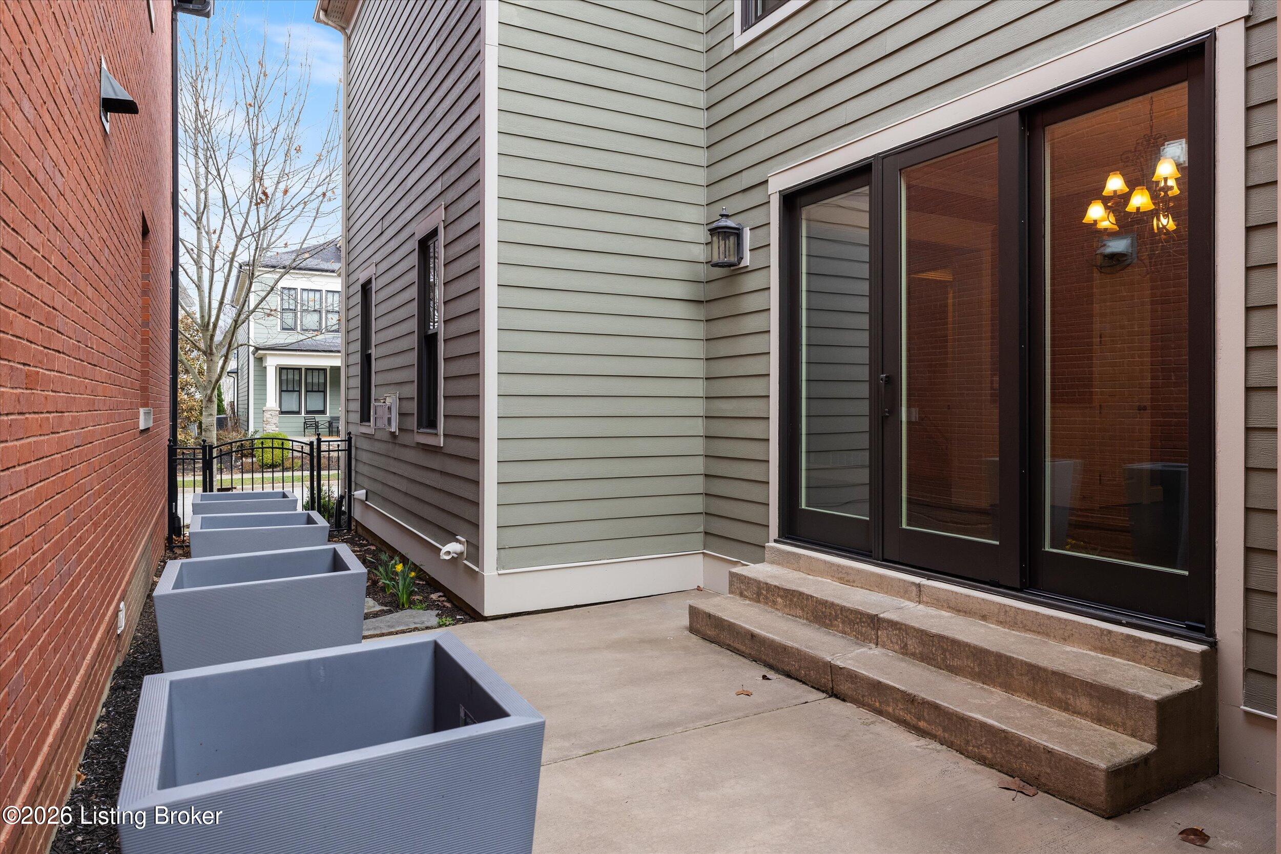 9412 Harlequin St