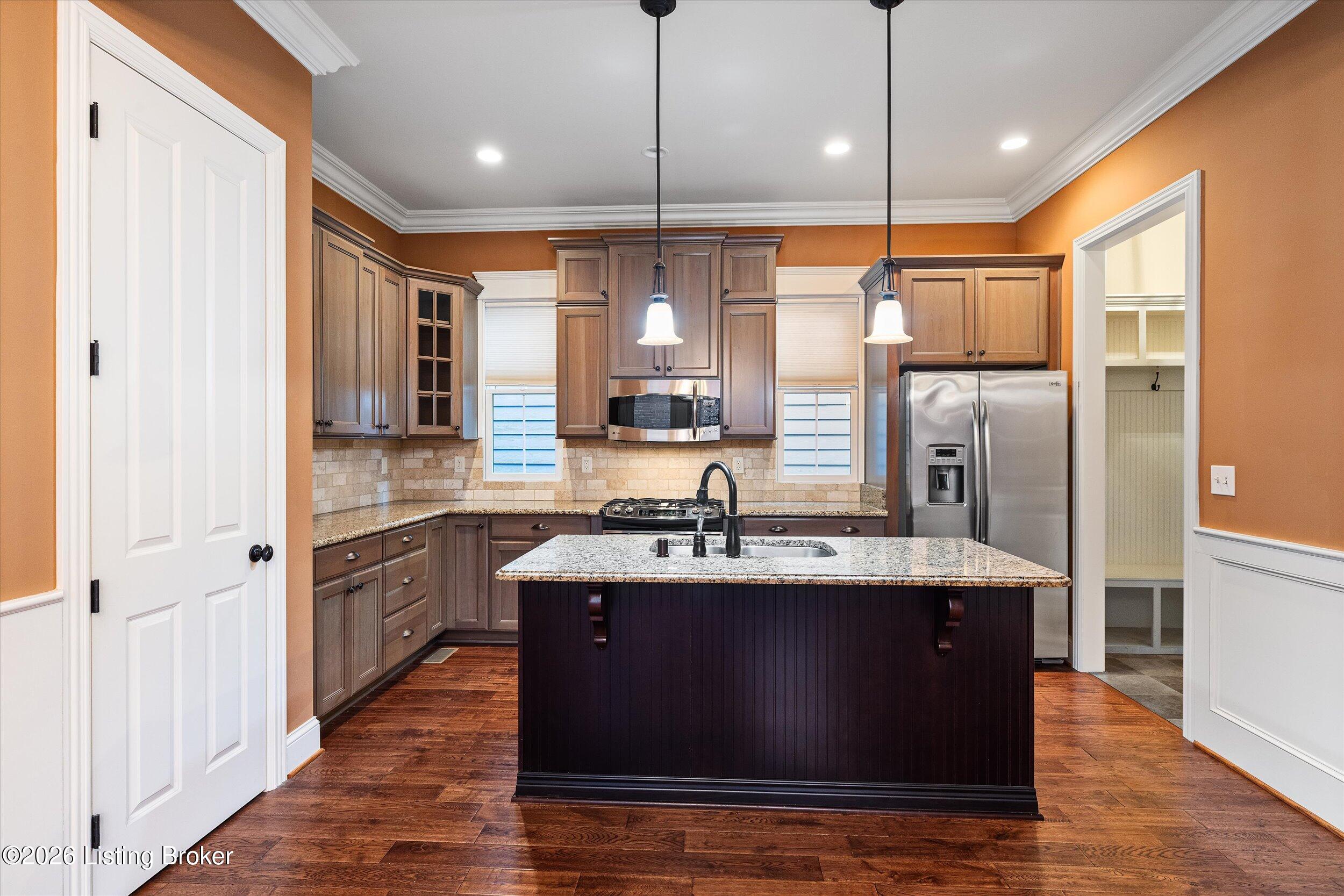 9412 Harlequin St