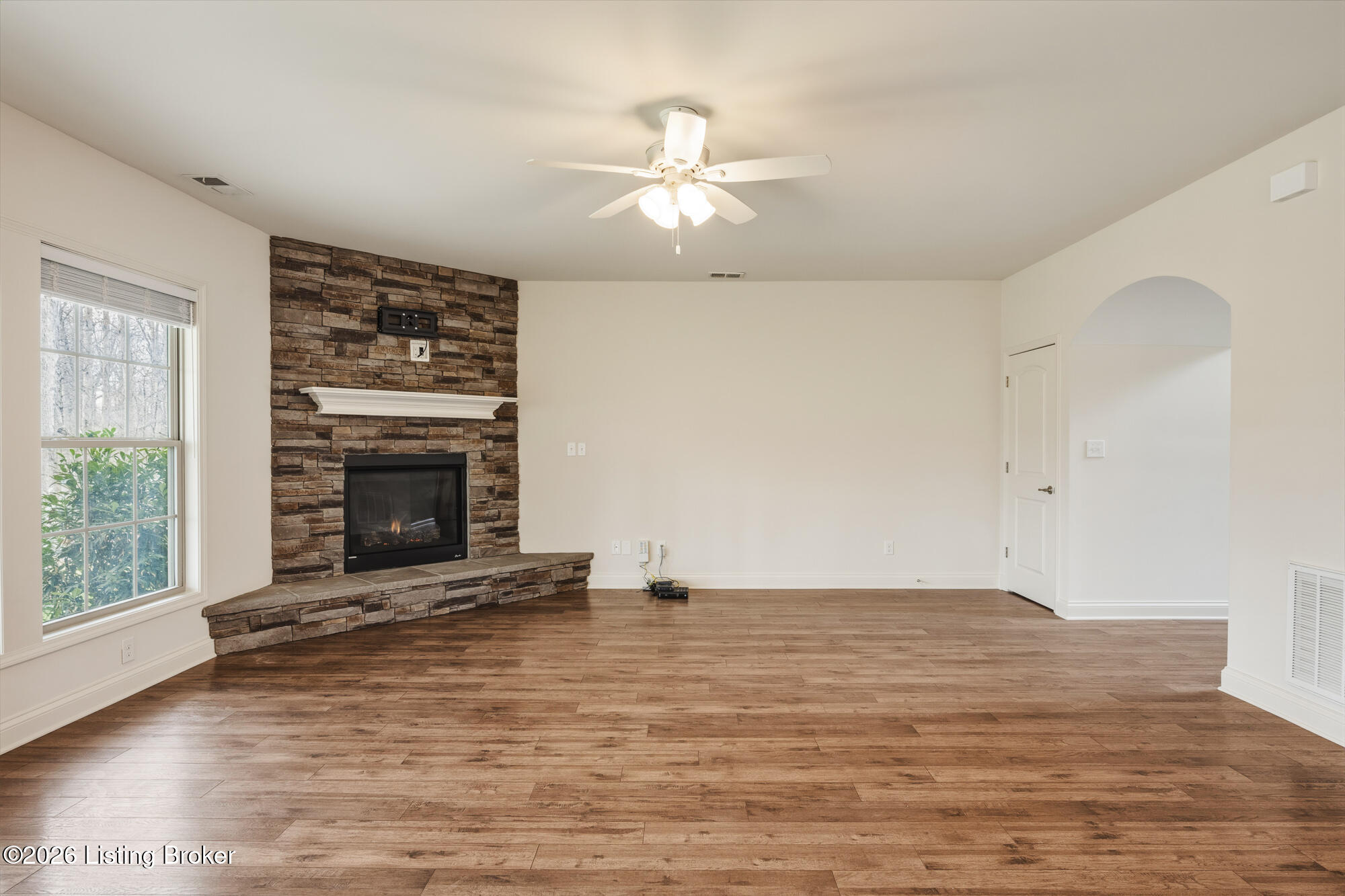 543 Wooded Falls Rd