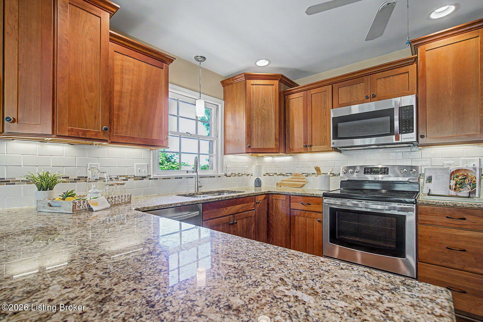 3217 Broeck Pointe Cir