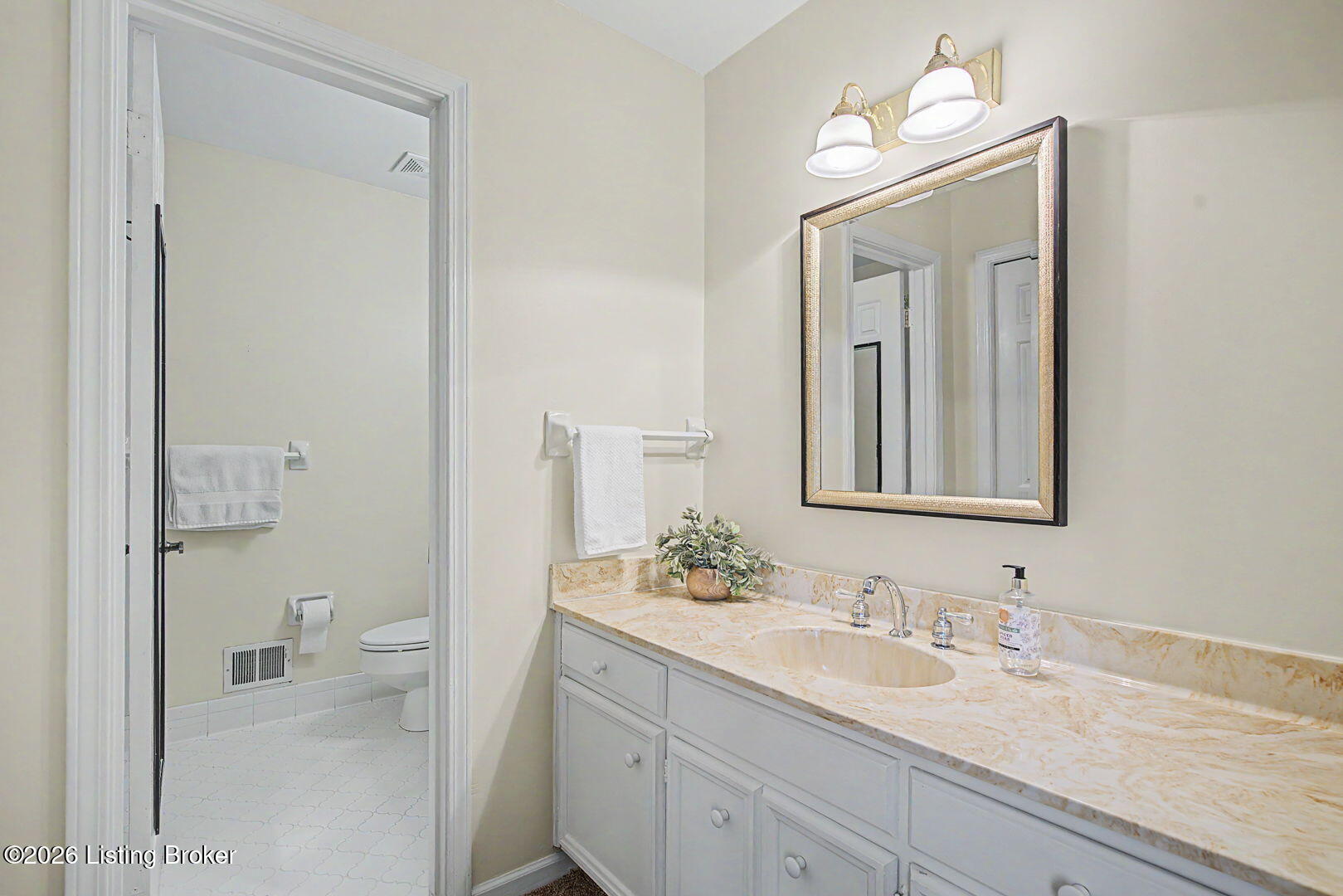 3217 Broeck Pointe Cir