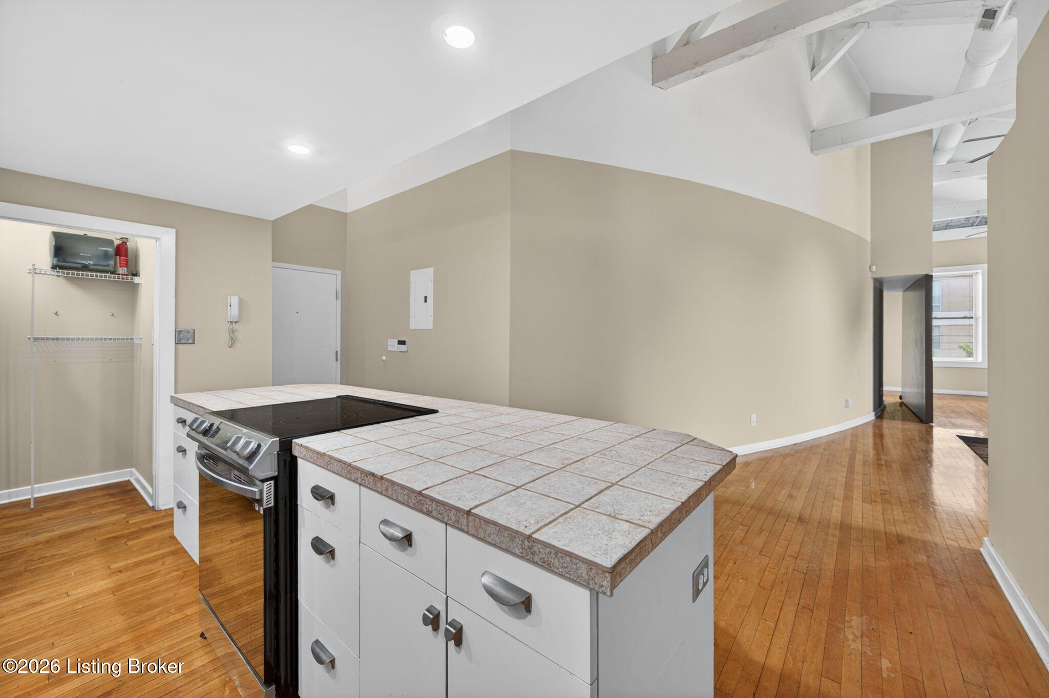 221 S Hancock St B