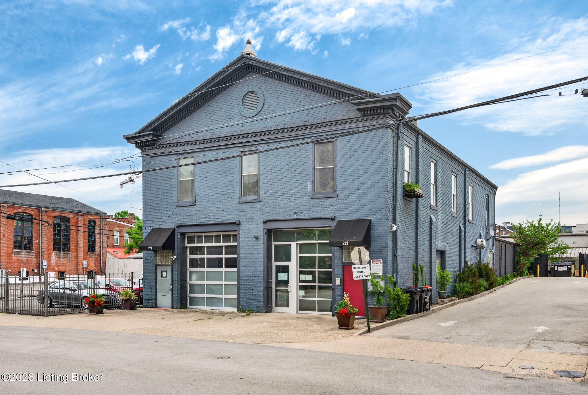 221 S Hancock St B